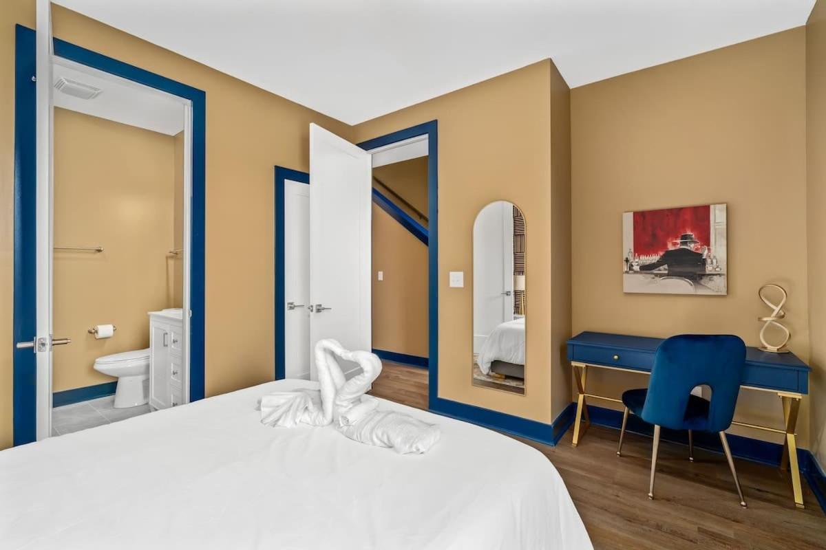 Chic Oasis 2 Miles From Dt - Pool Table - B-dashy Holiday home