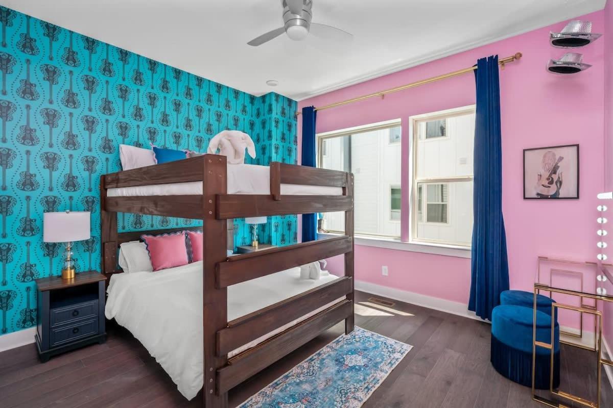 Disco Cowgirl Broadway 2miles - 8 Q Beds - Rooftop - Omg