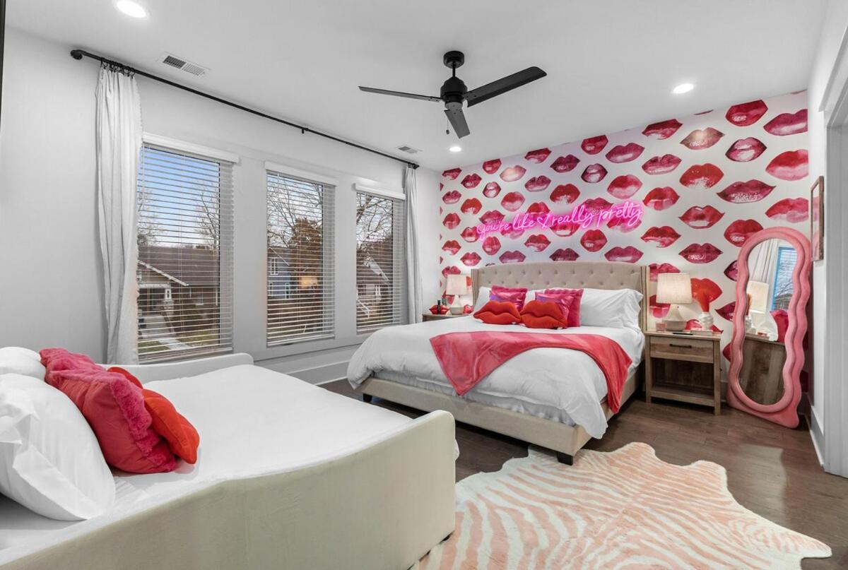 Holiday home 14 Bed Luxe Retreat With Game & Perfect For Large Groups!