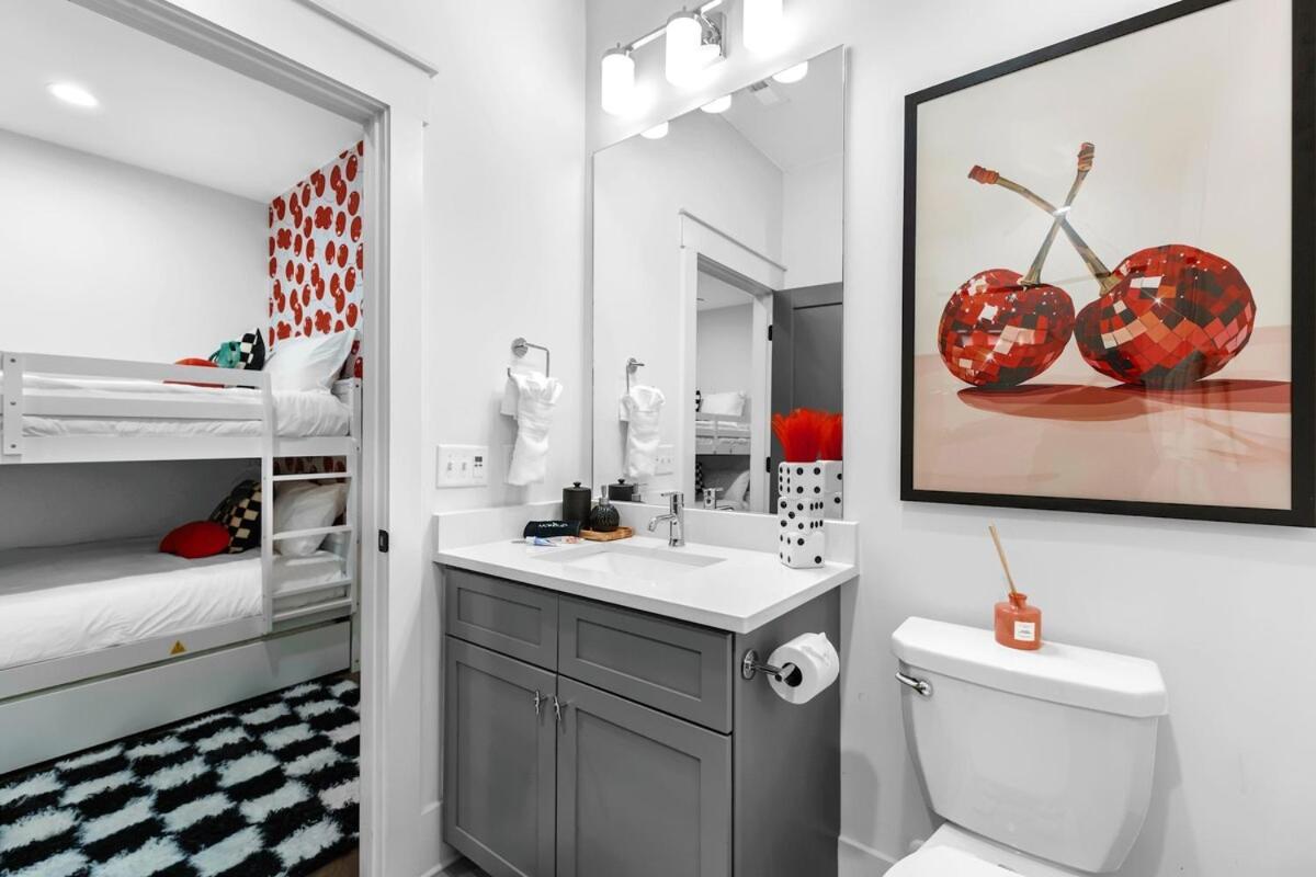 14 Bed Luxe Retreat With Game & Perfect For Large Groups! Holiday home Nashville