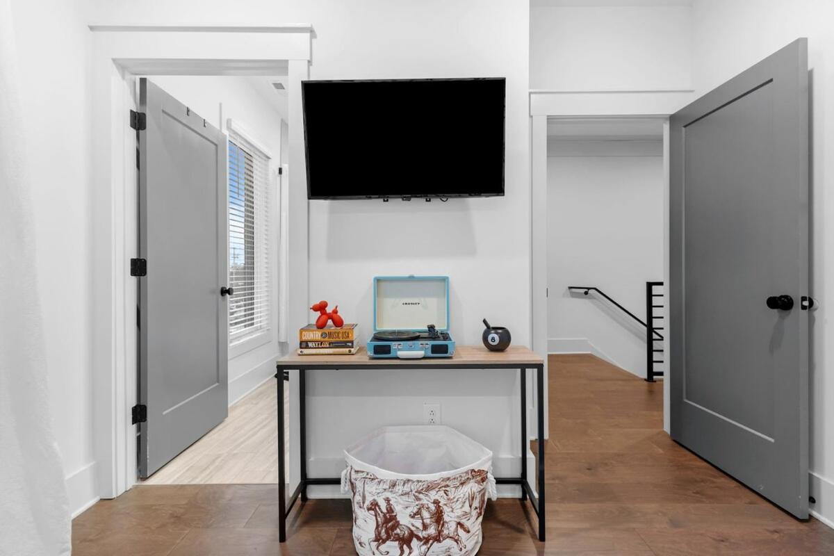 14 Bed Luxe Retreat With Game & Perfect For Large Groups! * Nashville