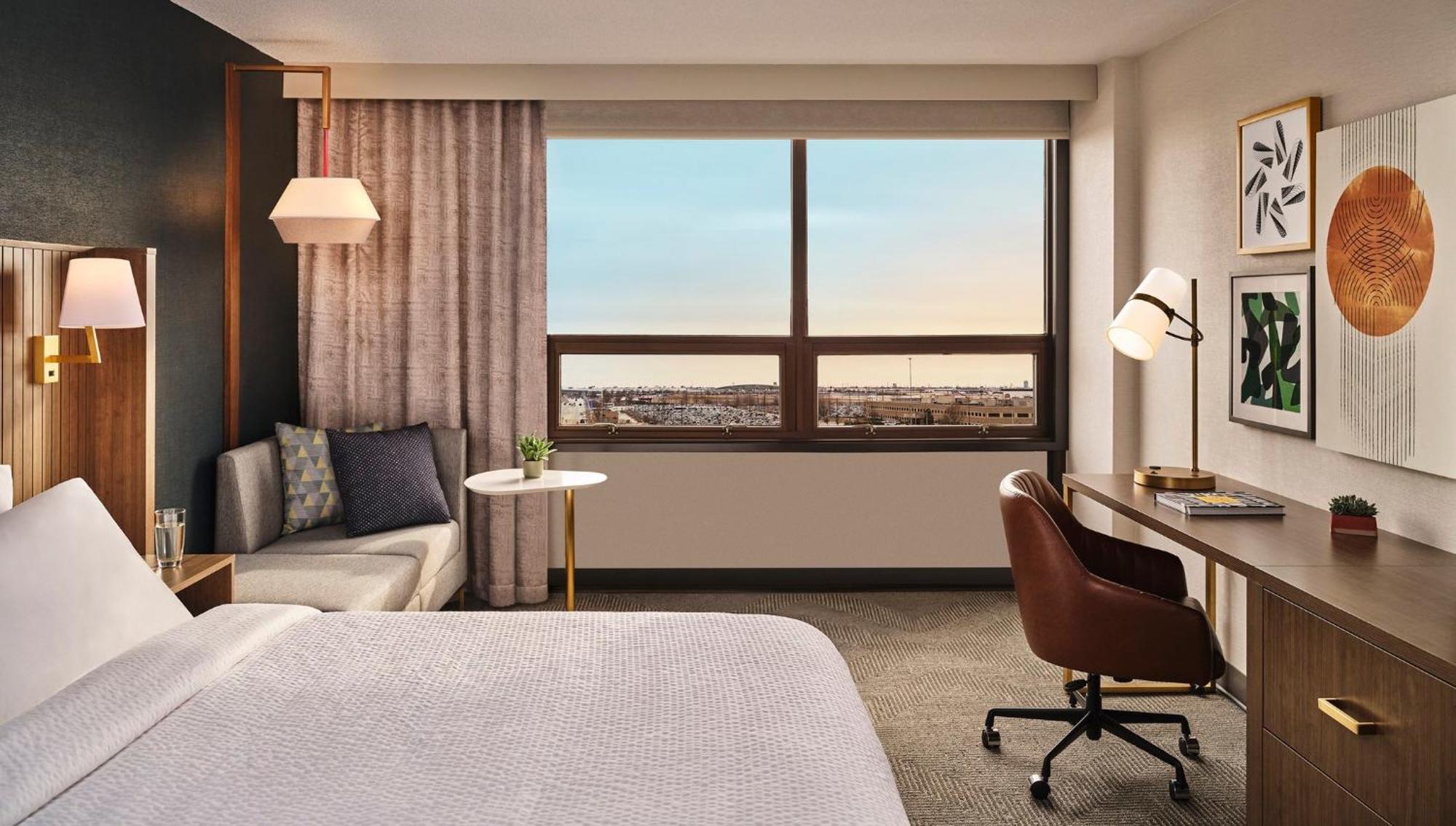 Hotel Downtown - Stadium By Ihg