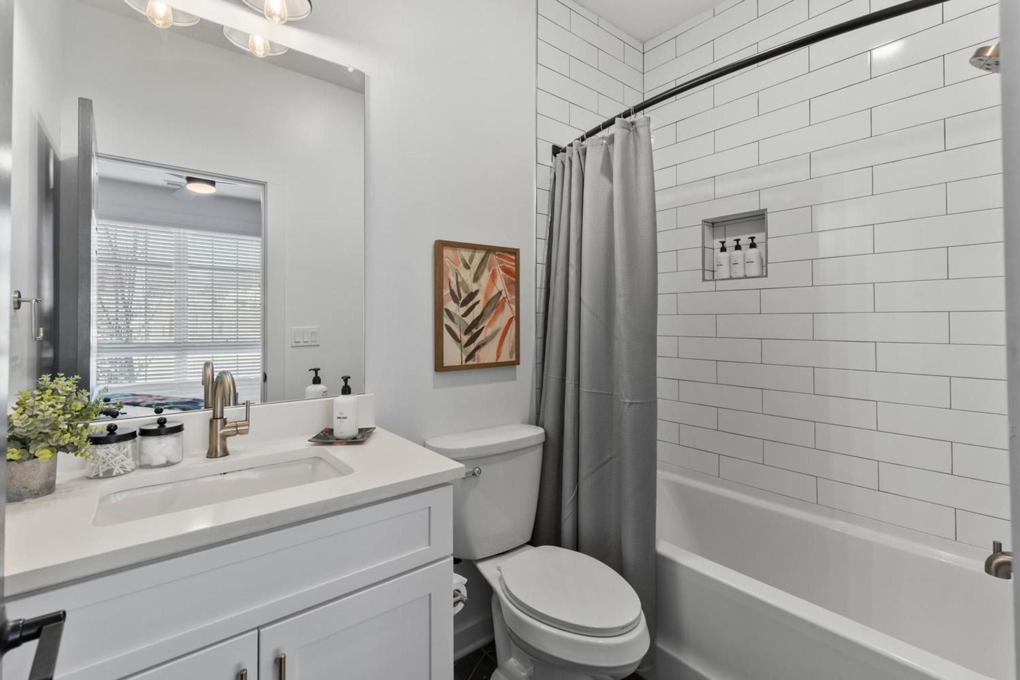 Stunning Modern Townhome With 9 Beds, Walk To Shops * Nashville