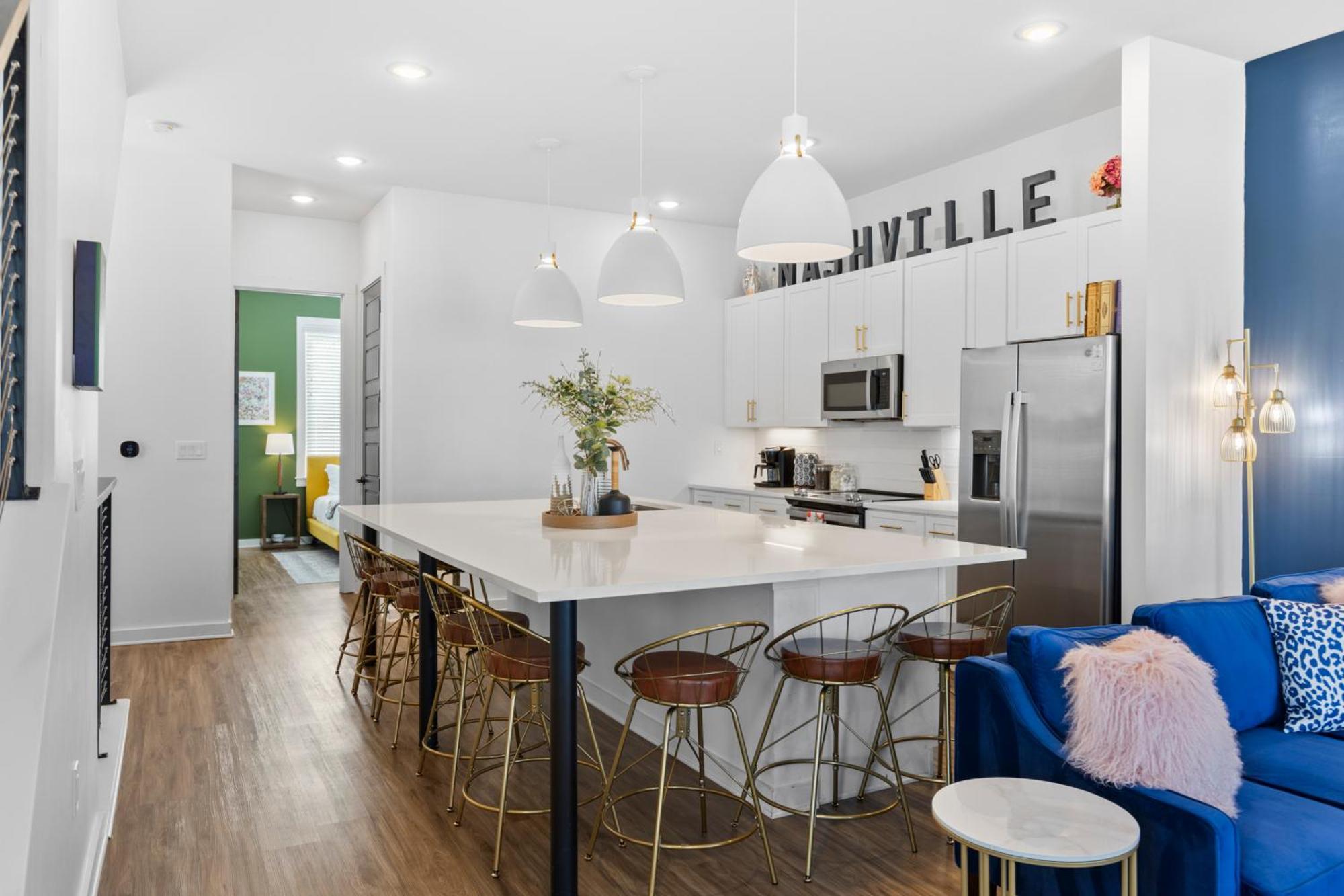 Stunning Modern Townhome With 9 Beds, Walk To Shops * Nashville