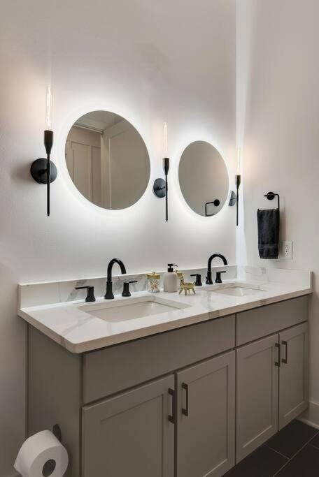 Johnny Cash On Main - 1 Mile To Dtnash - Lux