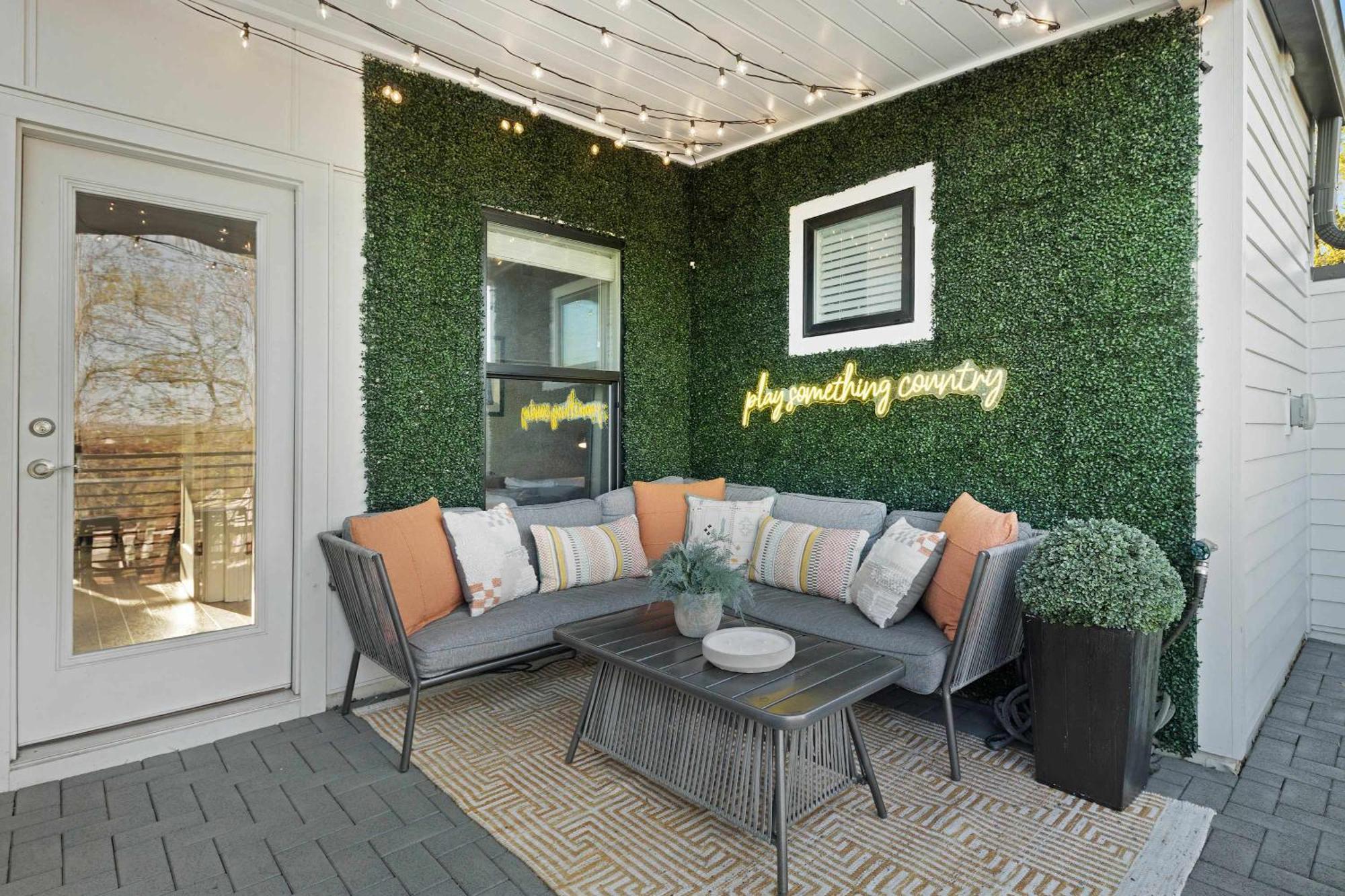 The Traveller New Redesign With Peloton & Sauna! Nashville