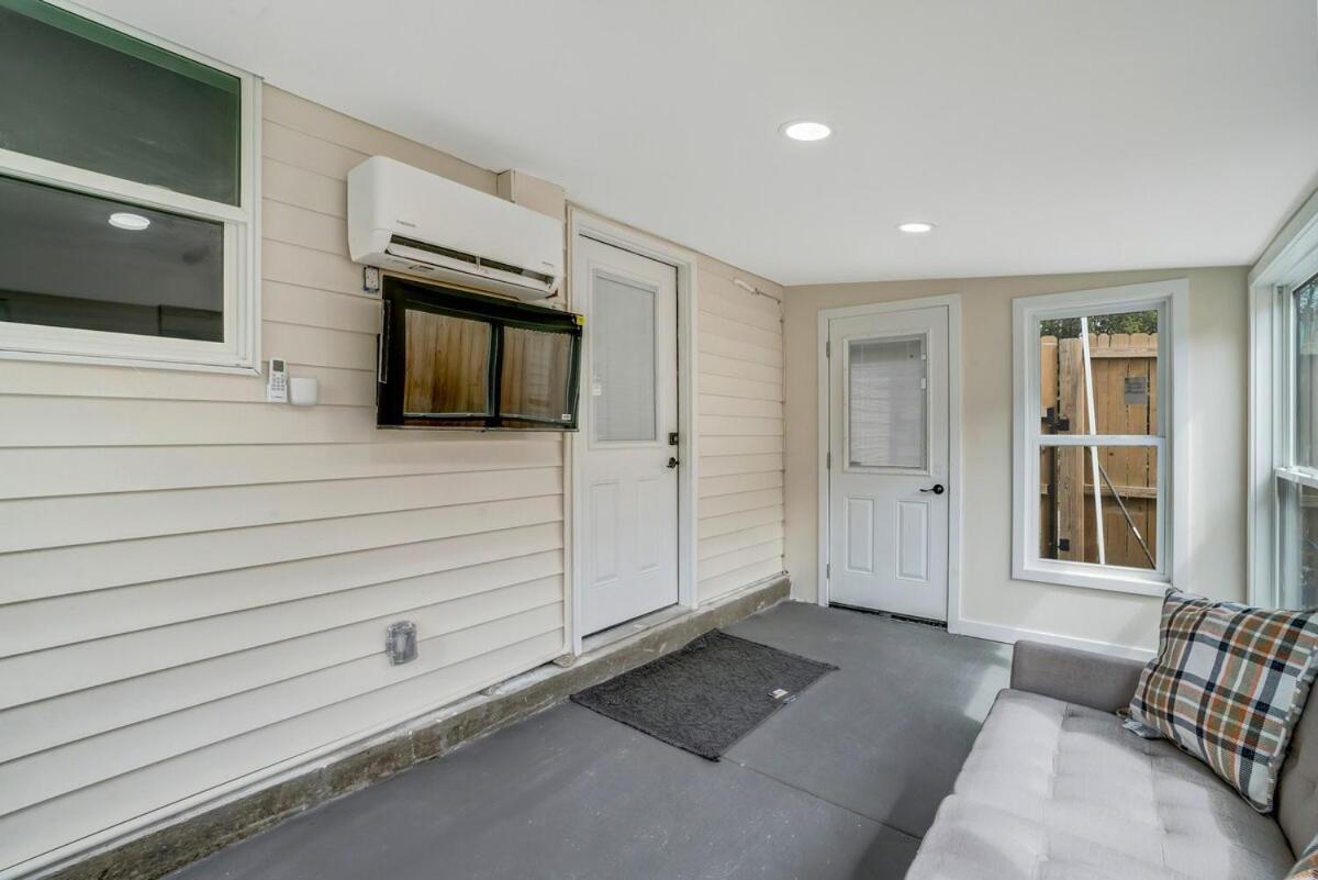 5842 Leslie Ave - Charming, Private, 1 Bedroom 1 Bath