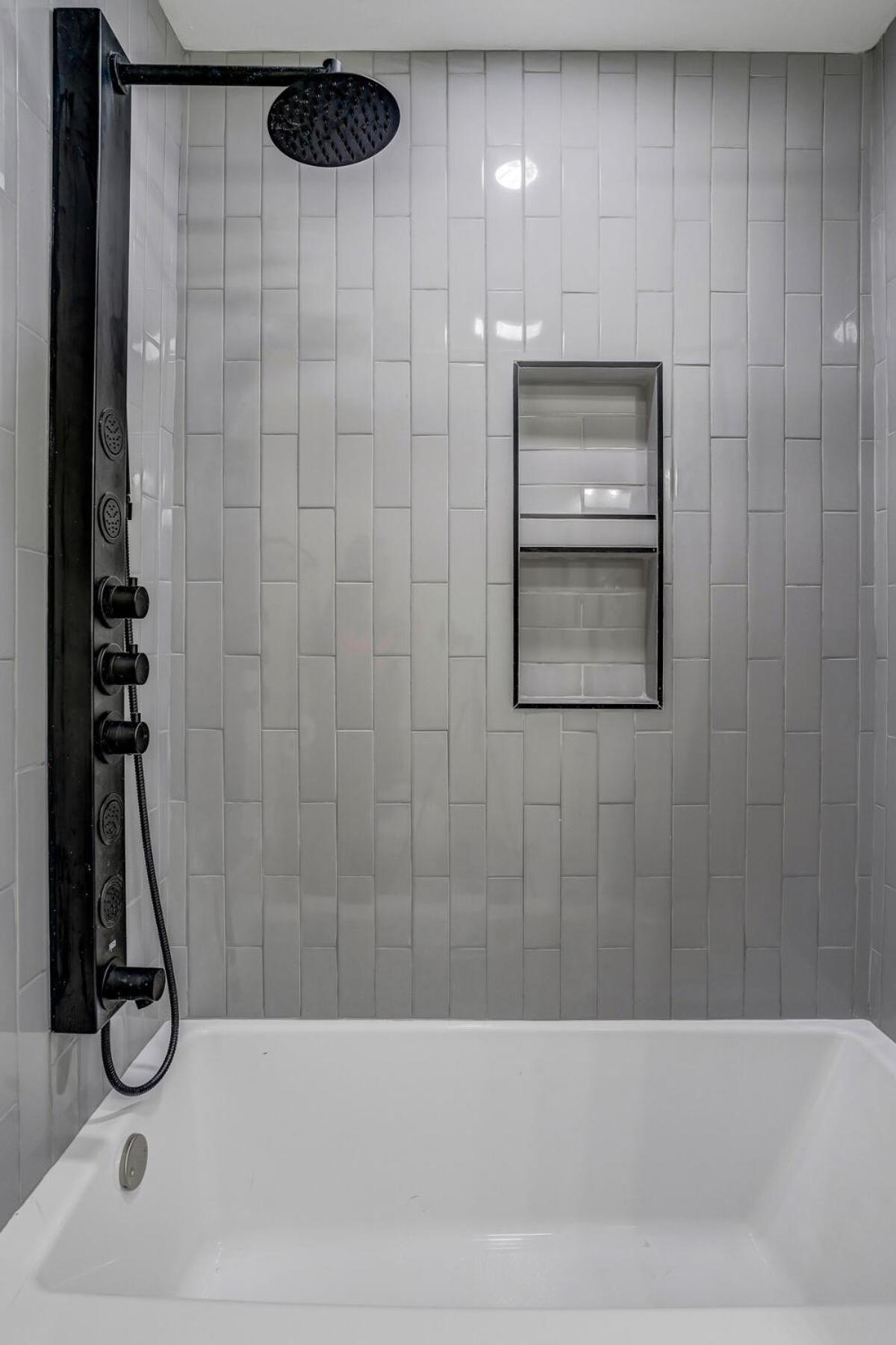 5842 Leslie Ave - Charming, Private, 1 Bedroom 1 Bath Apartment *