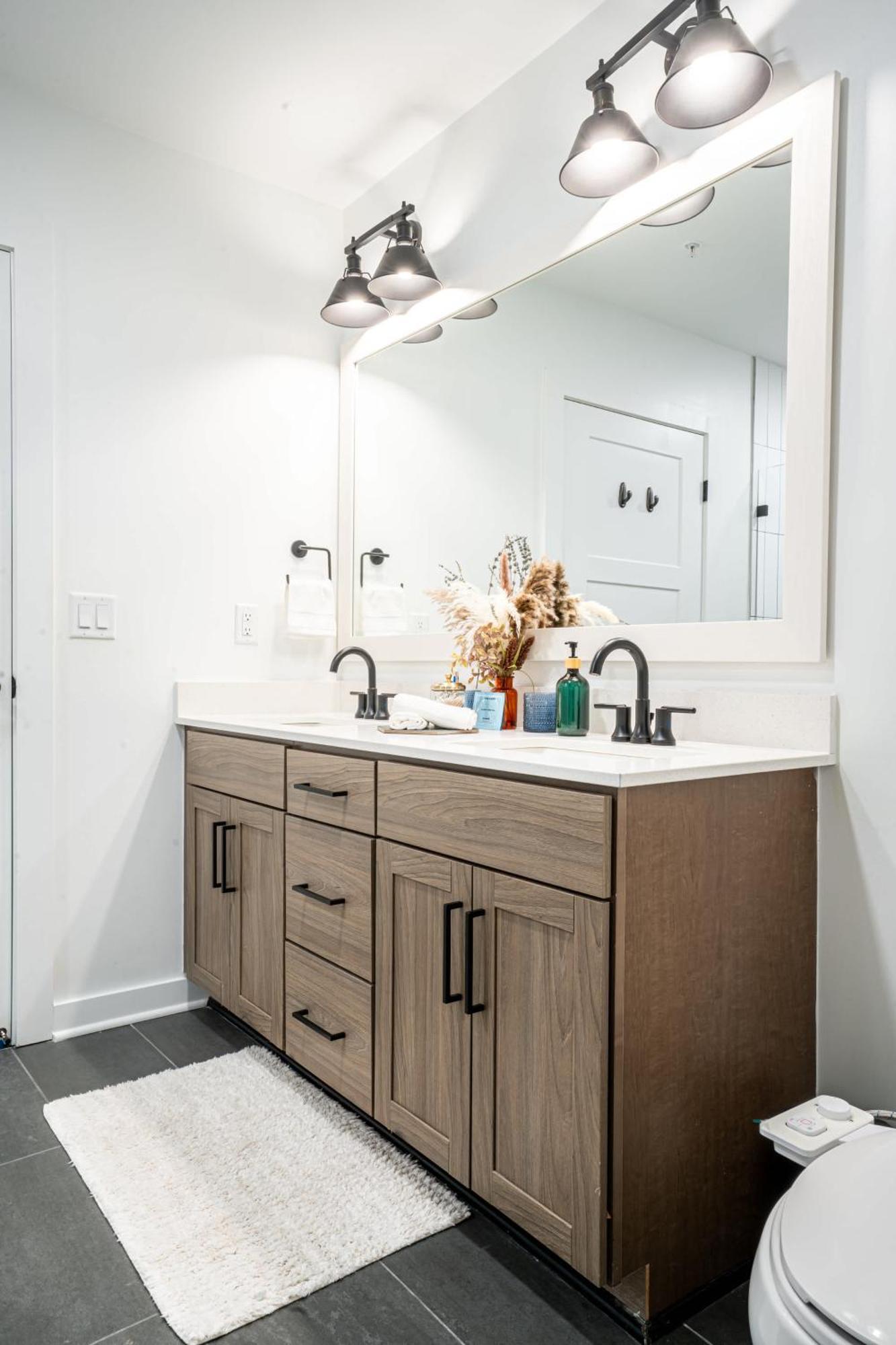 Apartment Cental Luxe 2 Bed 2 Bath *