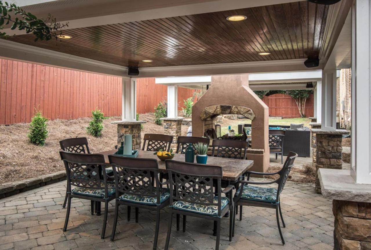 Luxe Large With Movie Room, Hot Tub, Garage Nashville