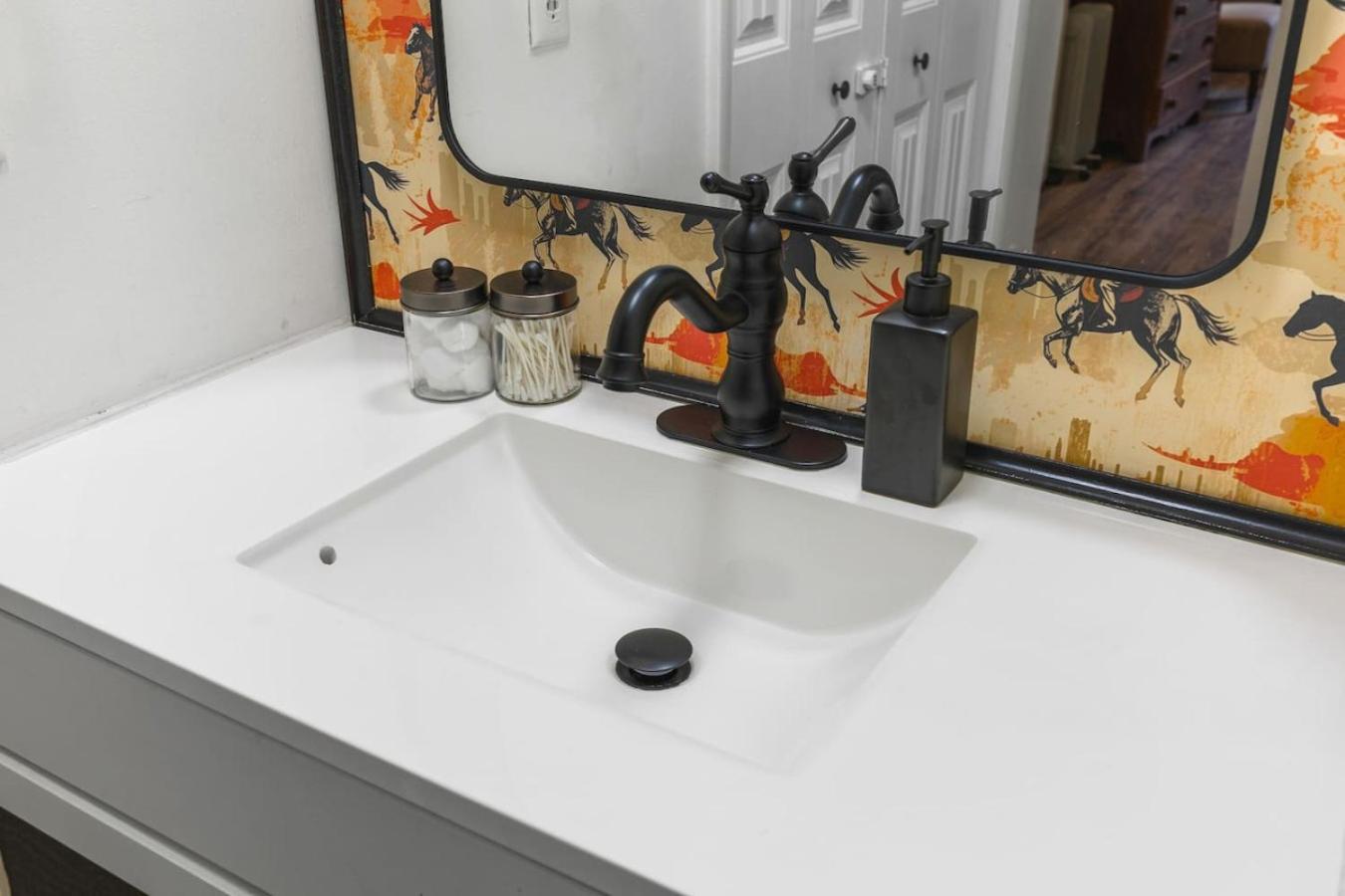 Holiday home Cozy By Music Row Walk To Restaurants And Bars Nashville