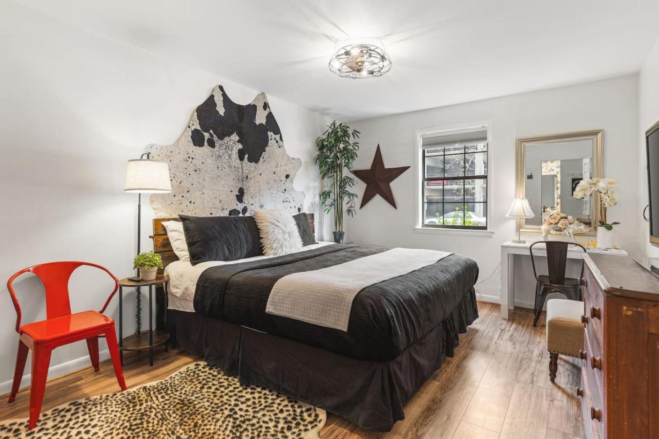 Cozy By Music Row Walk To Restaurants And Bars Holiday home
