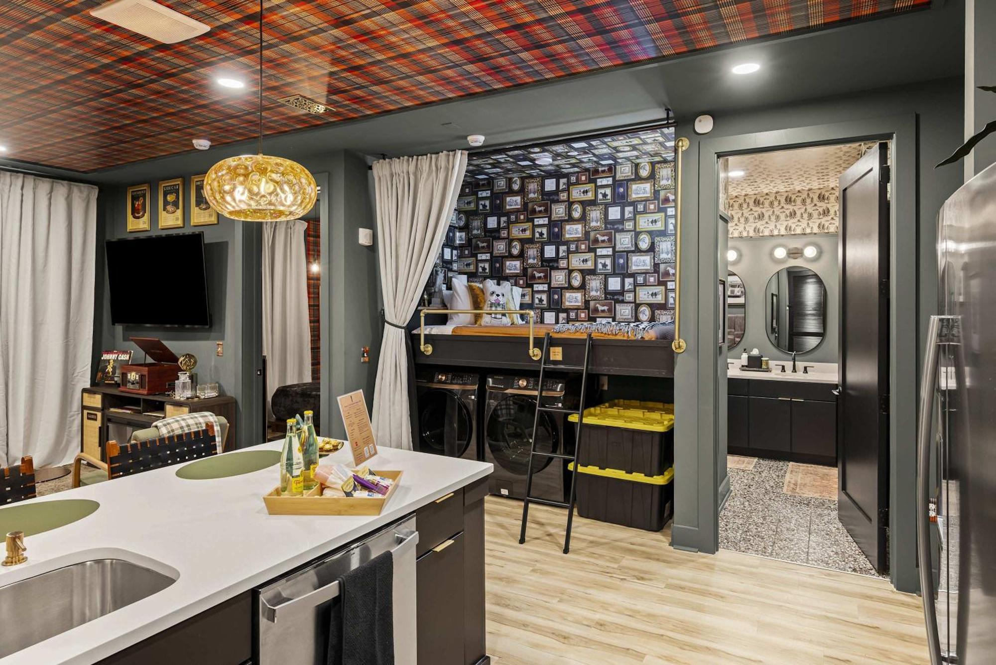 The Lounge Close To Broadway * Nashville