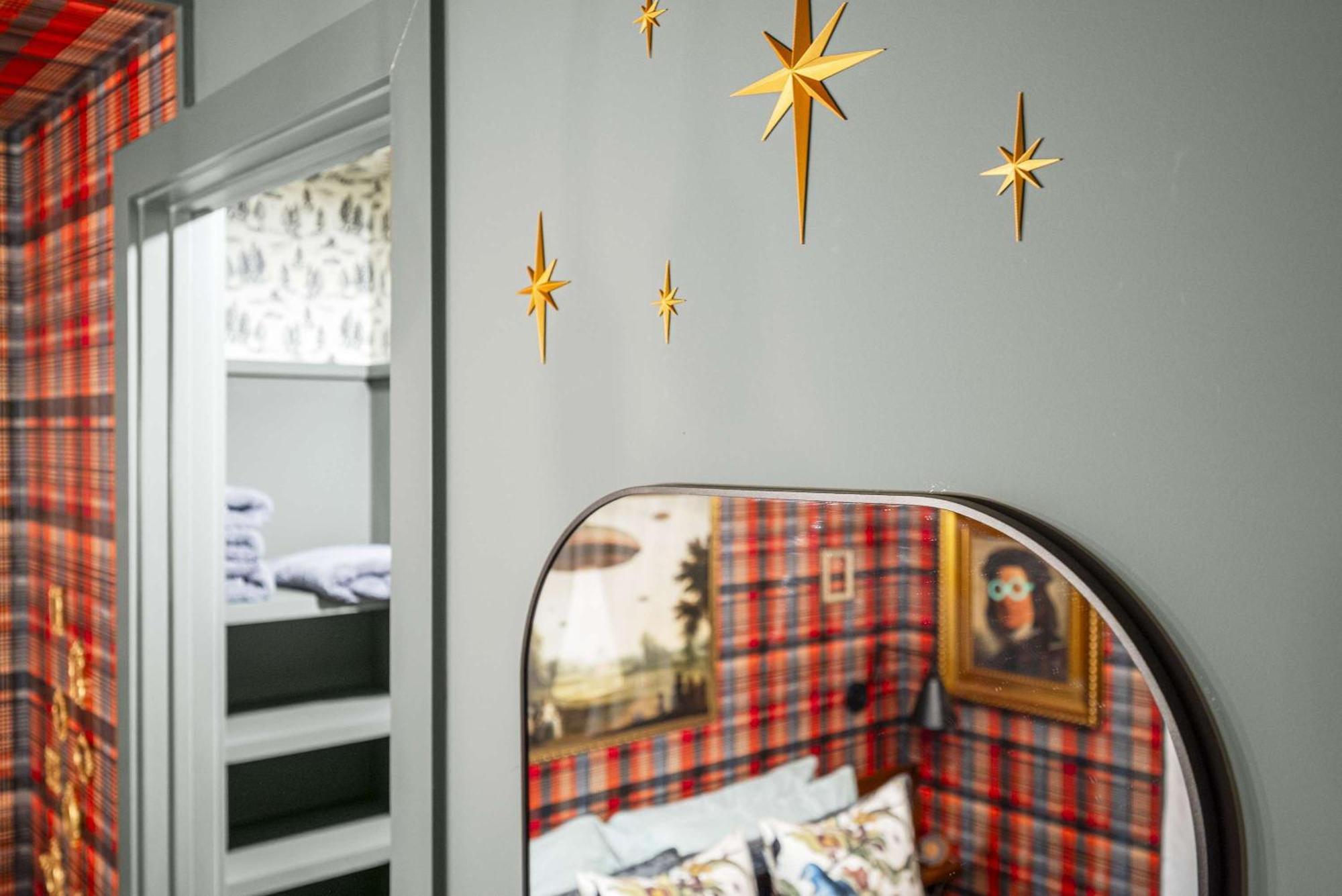 The Lounge Close To Broadway