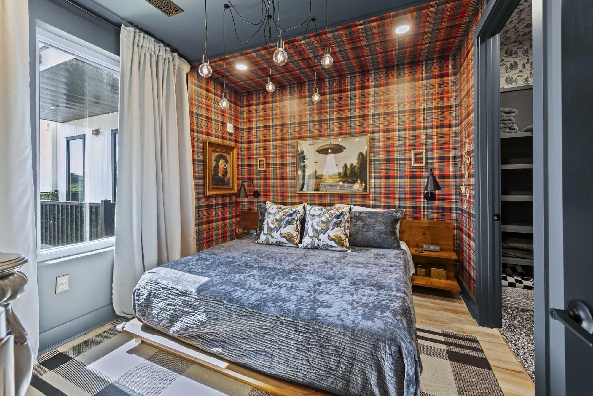 The Lounge Close To Broadway * Nashville