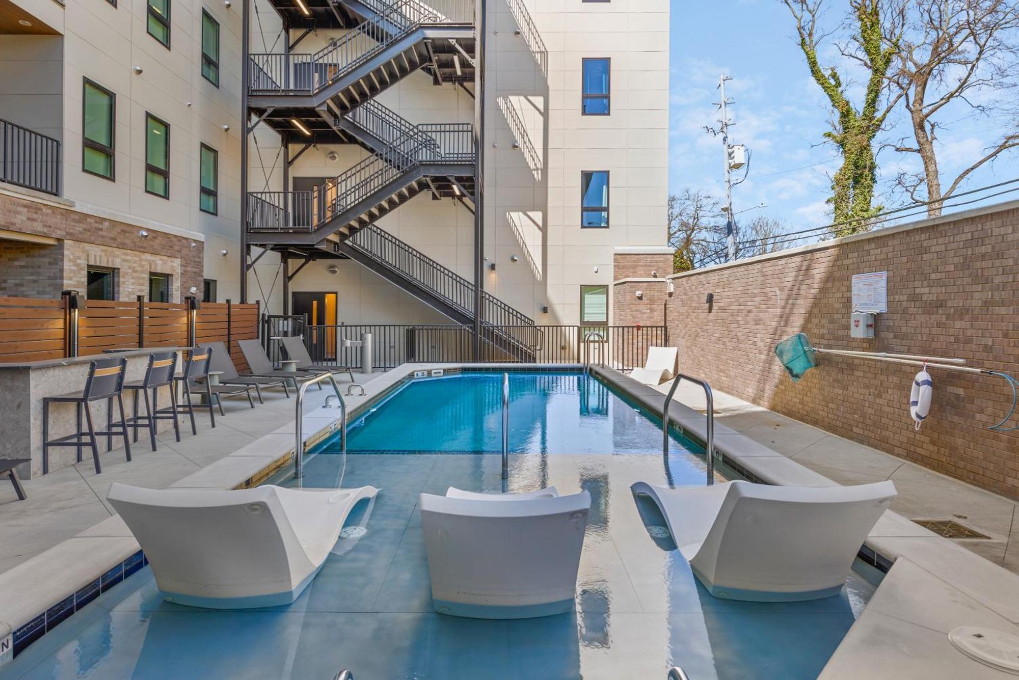 Chic Music Row Rooftop Deck With View Gym Office And Apartment *