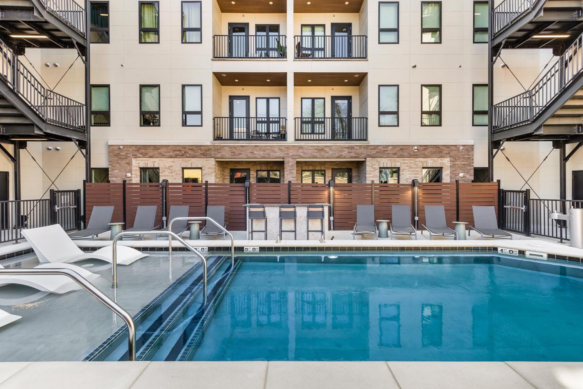 Chic Music Row Rooftop Deck With View Gym Office And Apartment
