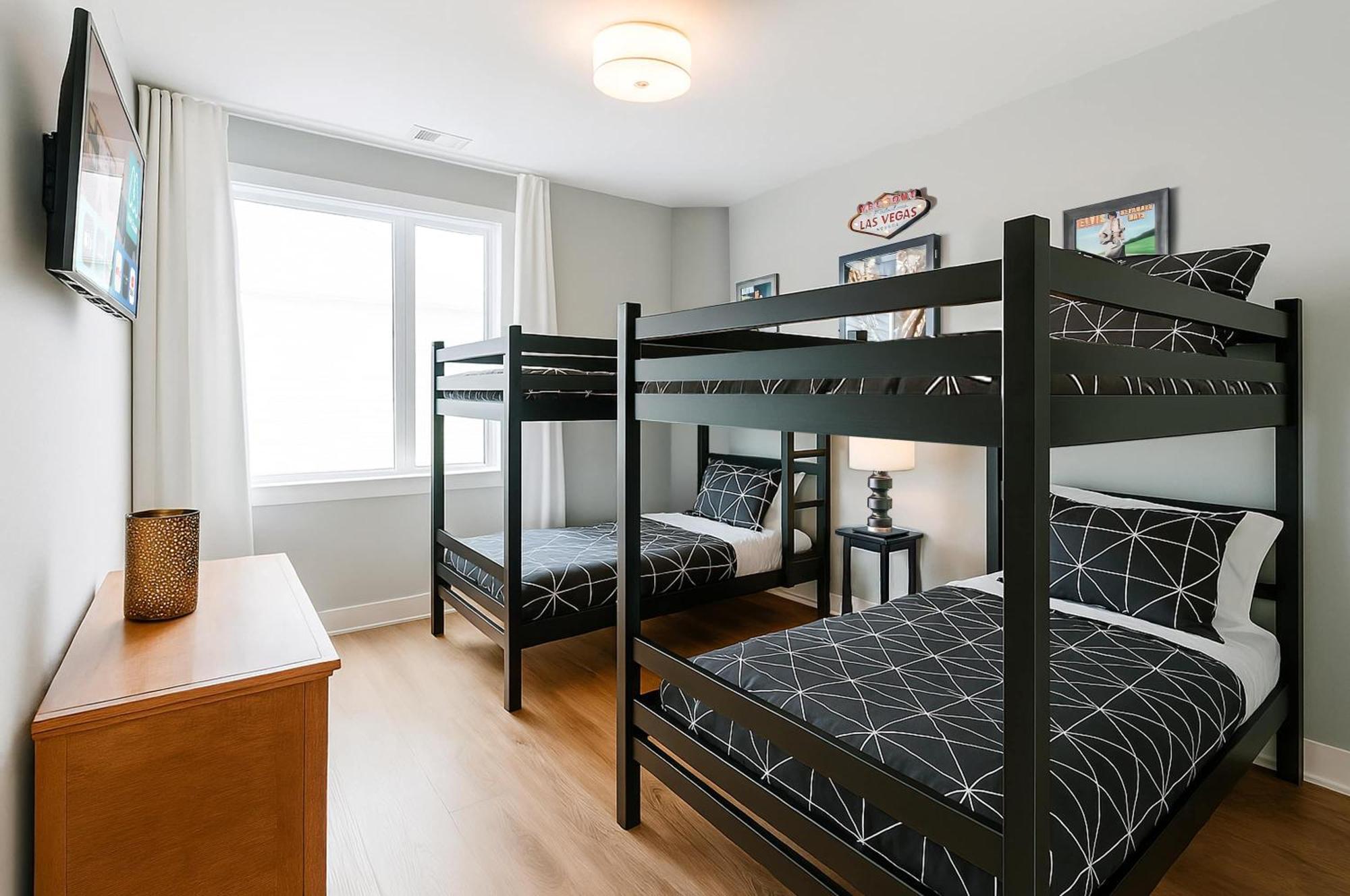 New Luxe Roofdeck 13 Beds Holiday home