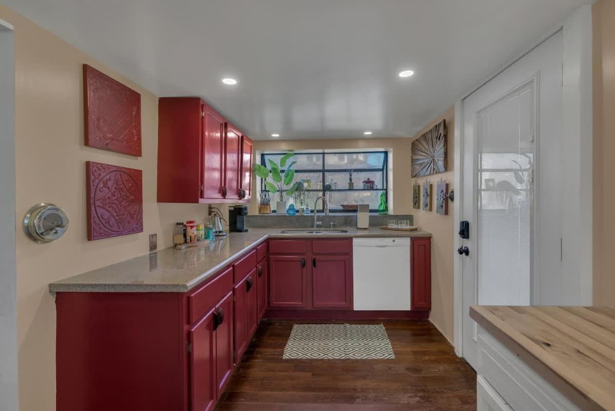 River Rustic Retreat - 15 Mins From Dt