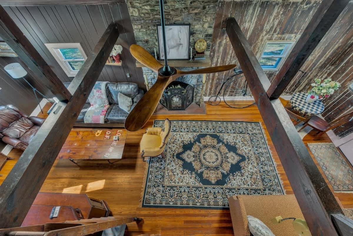 River Rustic Retreat - 15 Mins From Dt Holiday home *