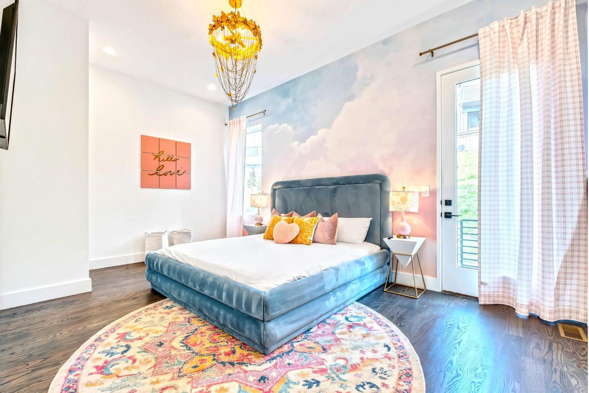 Taylor Swift Inspired Hot Tub Rooftop Deck Views