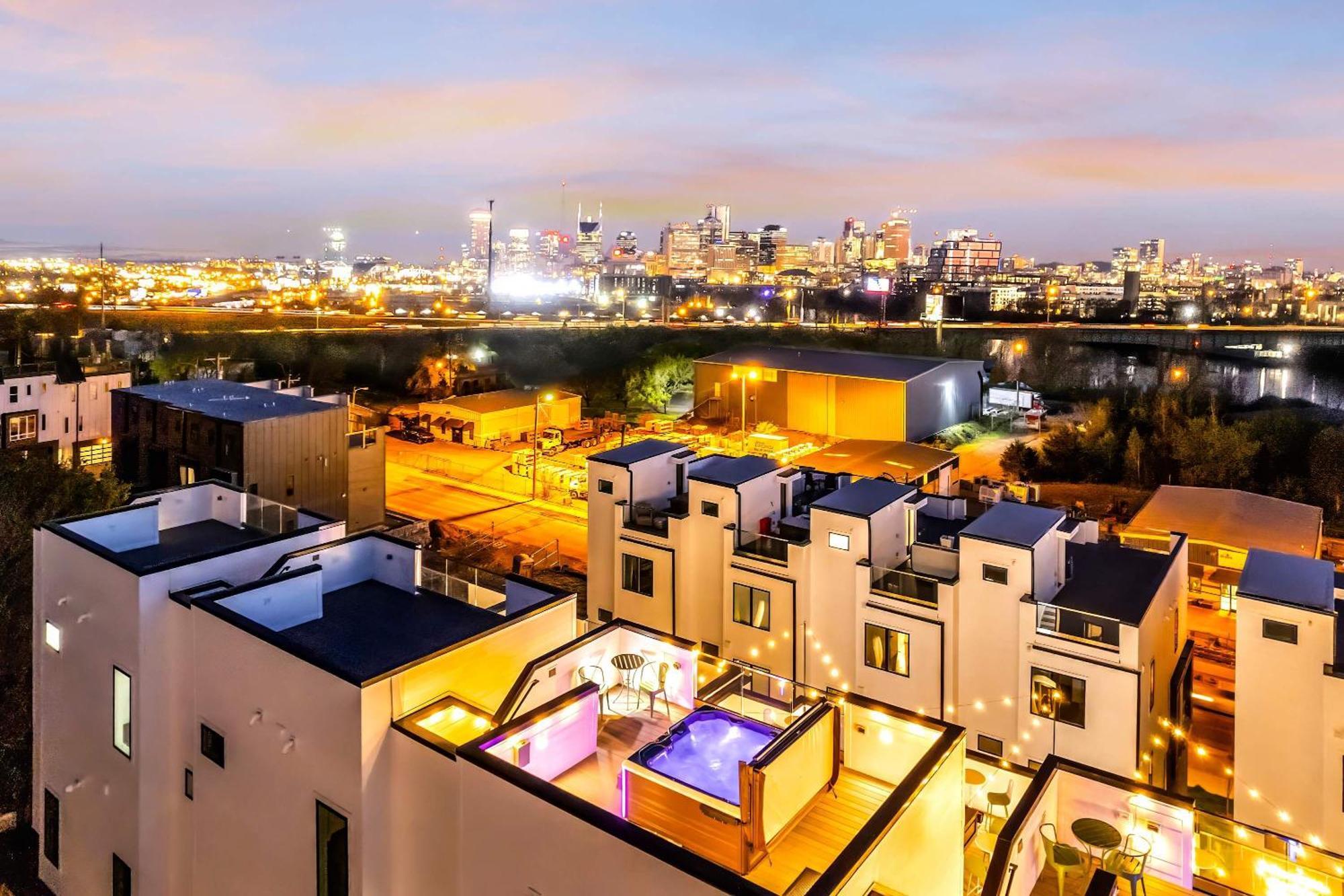 Taylor Swift Inspired Hot Tub Rooftop Deck Views Holiday home