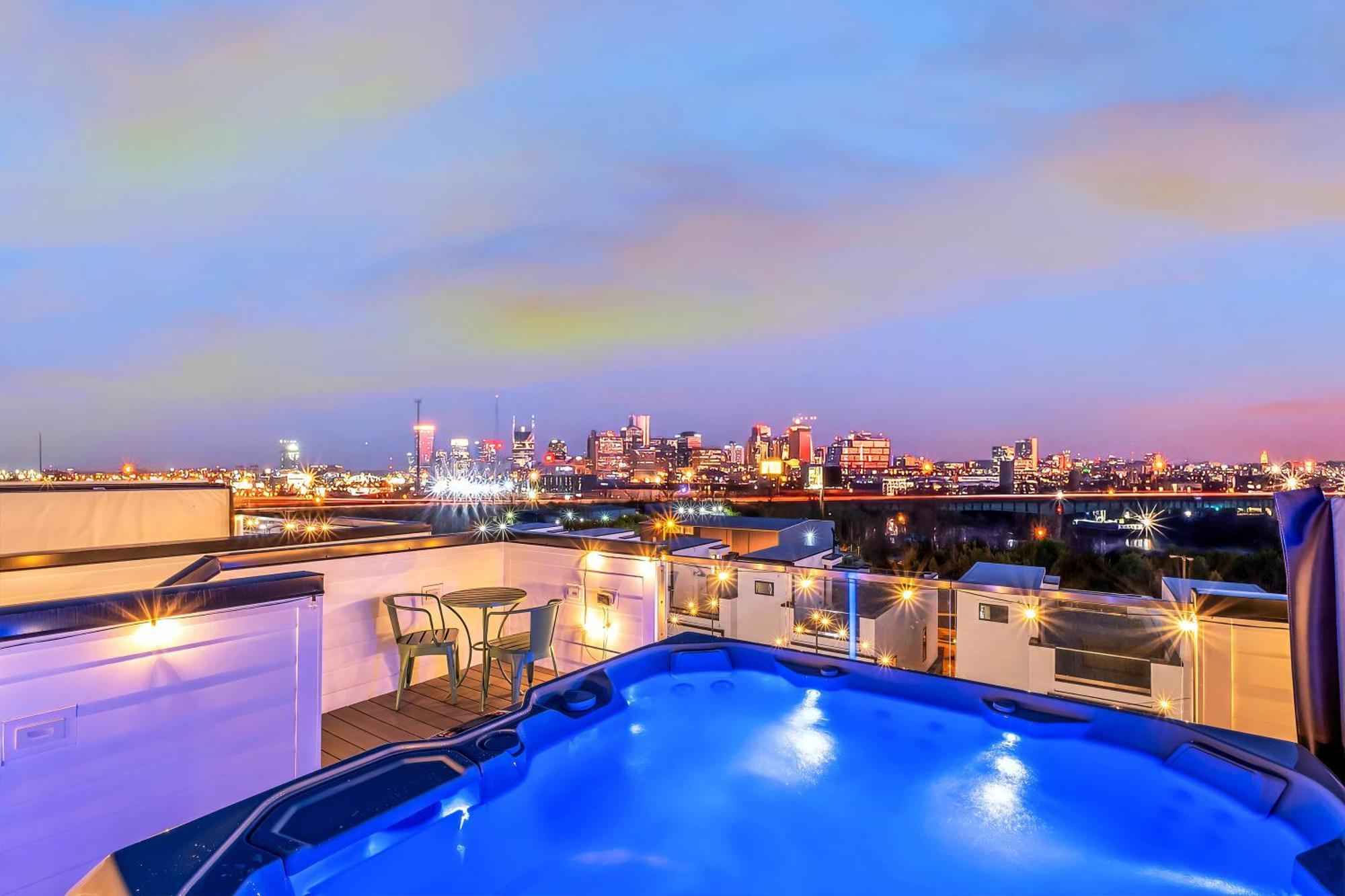Taylor Swift Inspired Hot Tub Rooftop Deck Views *