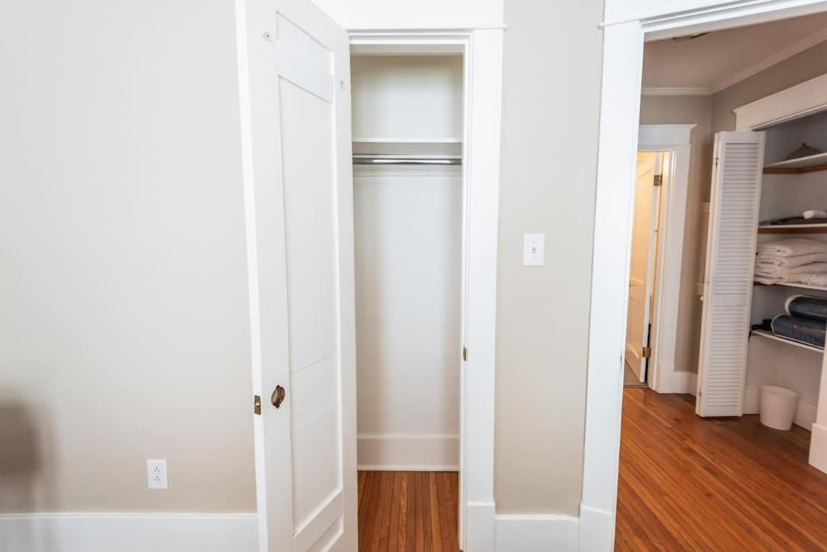 1009 Eastside Vibe - Big &