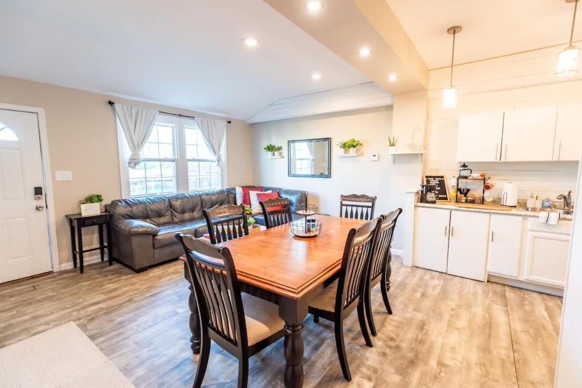 Holiday home 7 Min Drive To Broadway- Walkable Neighborhood Nashville
