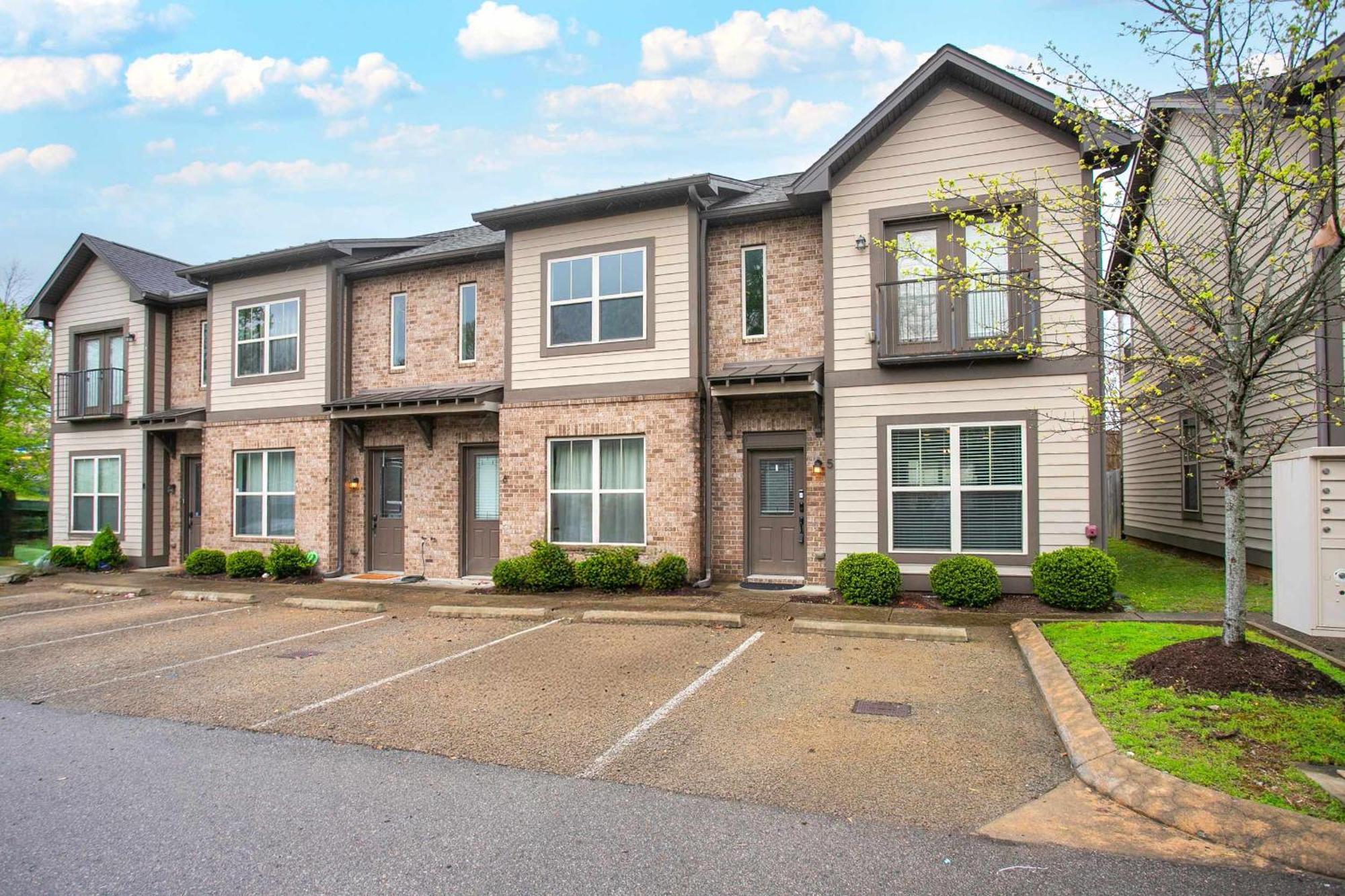 Relaxing 2 Bd 2 5 Ba Base Nashville
