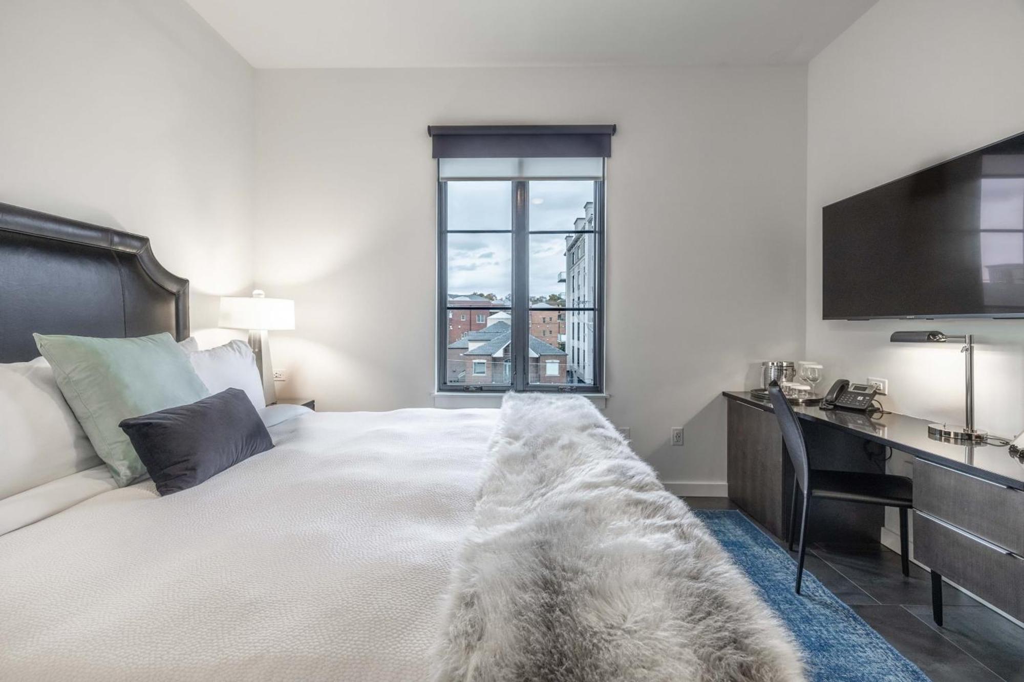 121 Floor 3 Buyout By Avantstay Entire Third Floor Buyout Of 121 Sleeps 18 Hotel *