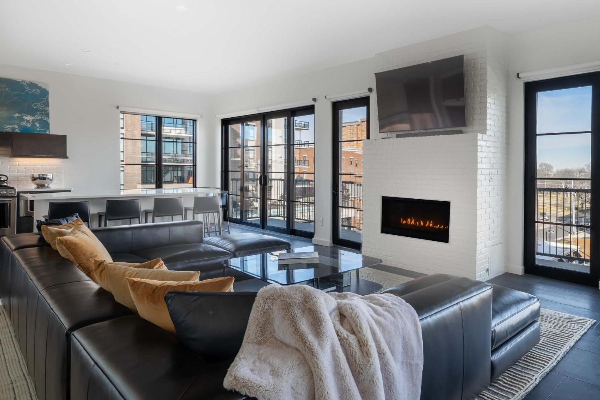 121 Floor 3 Buyout By Avantstay Entire Third Floor Buyout Of 121 Sleeps 18 Hotel Nashville