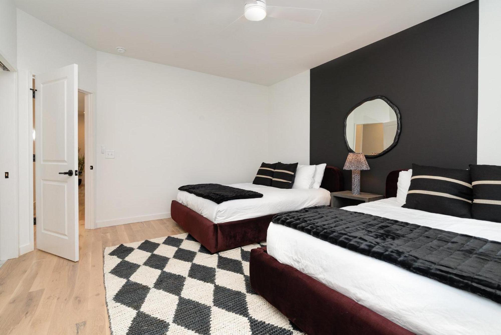 Holiday home Encore Echo-2 Units-mins To Ted Rhodes Golf Club *