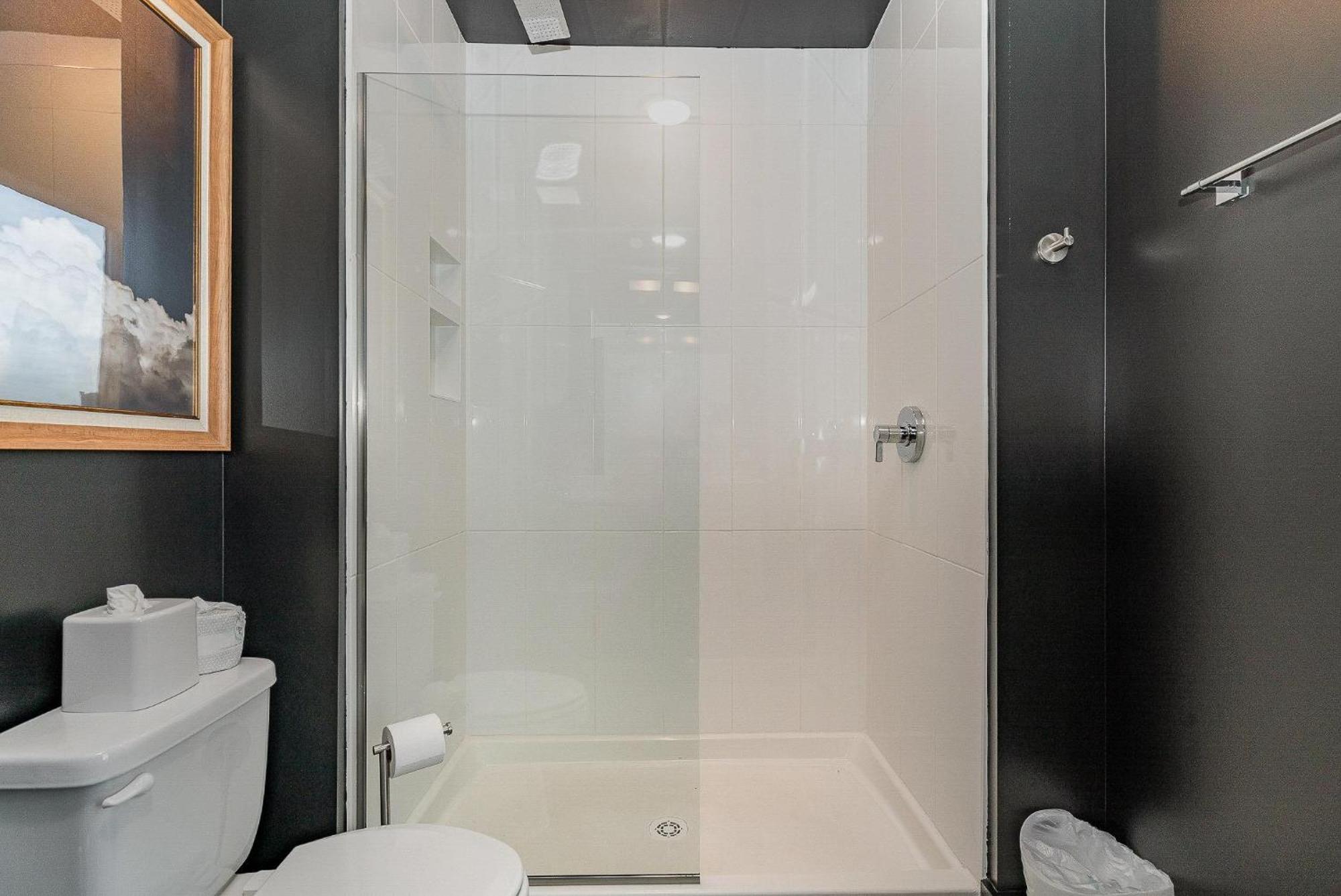 Holiday home Luxe-rooftop Echo-private Deck-4 Mins Broadway Nashville