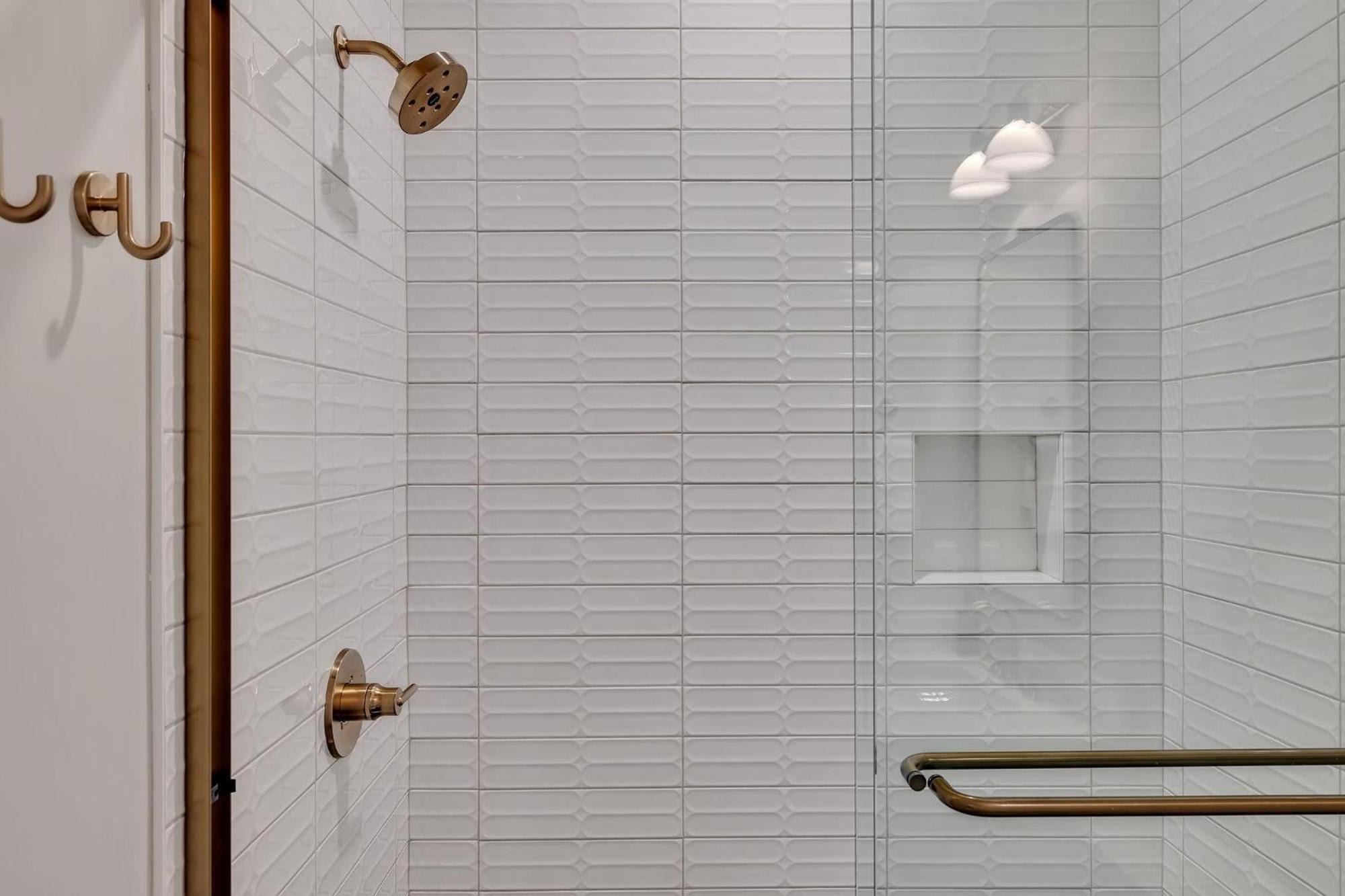 Resonant - 2 Townhomes - 2 Private Rooftop Decks