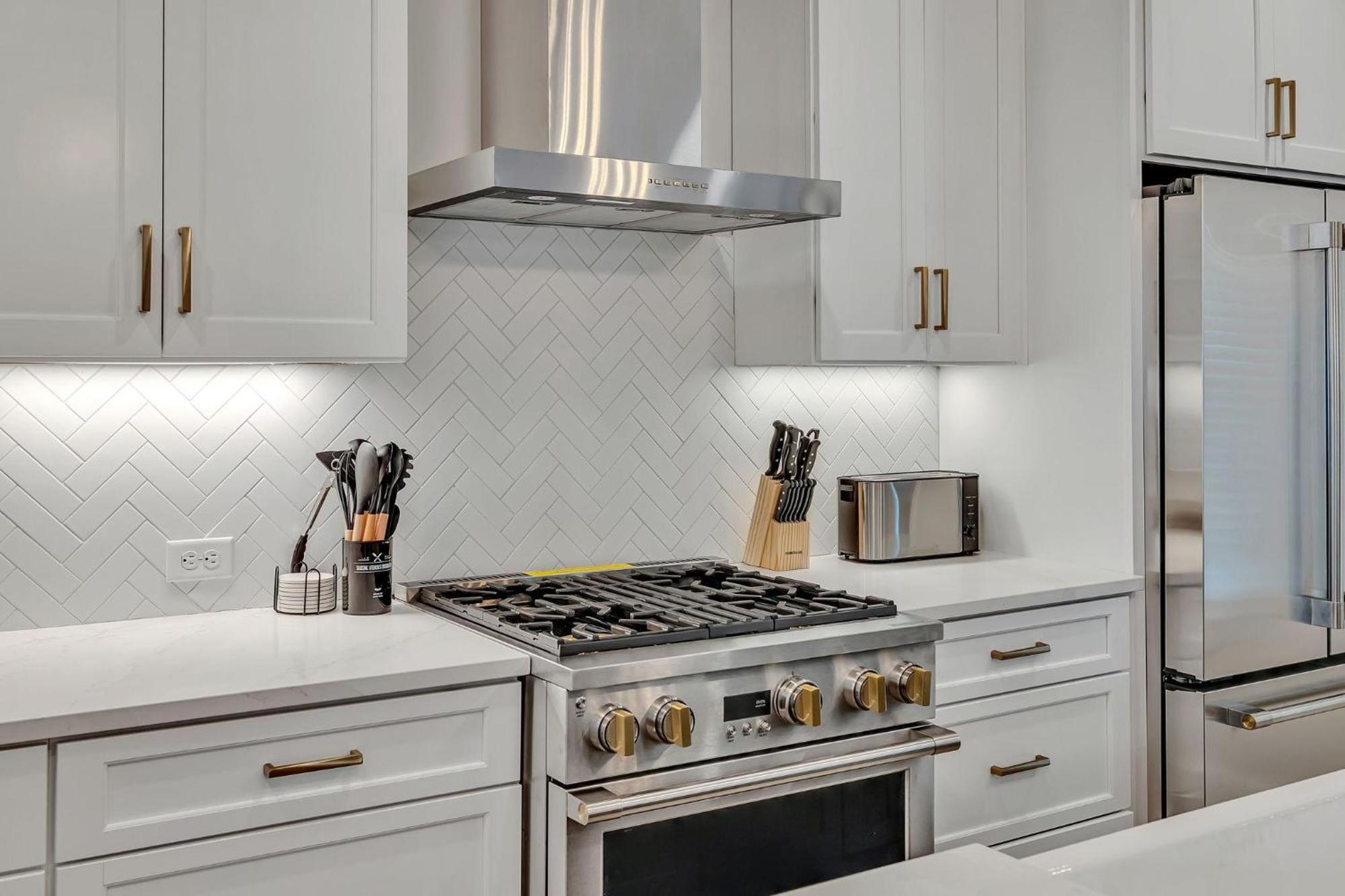 Resonant - 2 Townhomes - 2 Private Rooftop Decks *