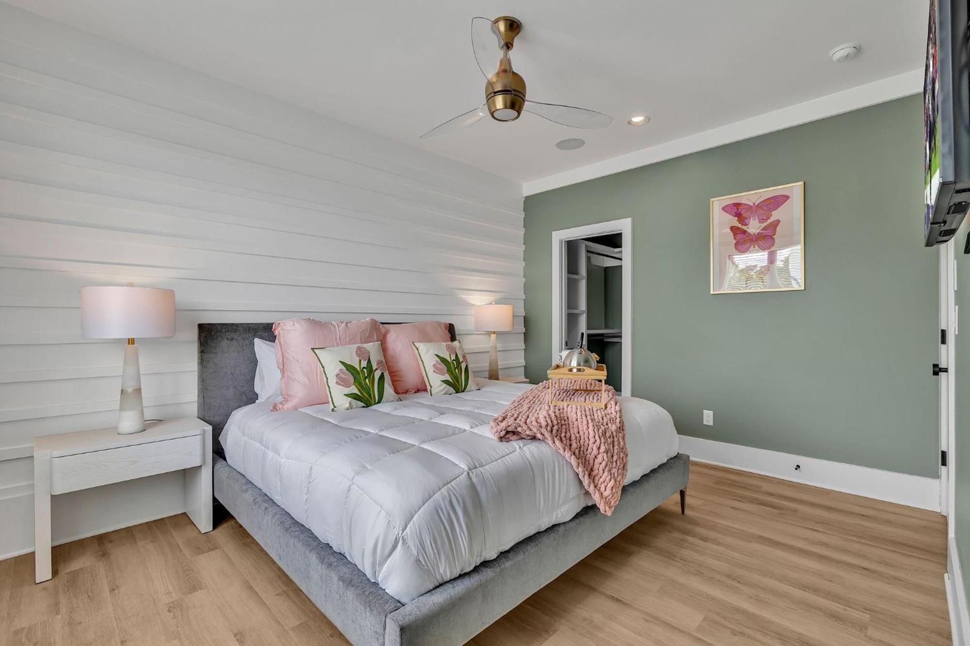 Resonant - 2 Townhomes - 2 Private Rooftop Decks