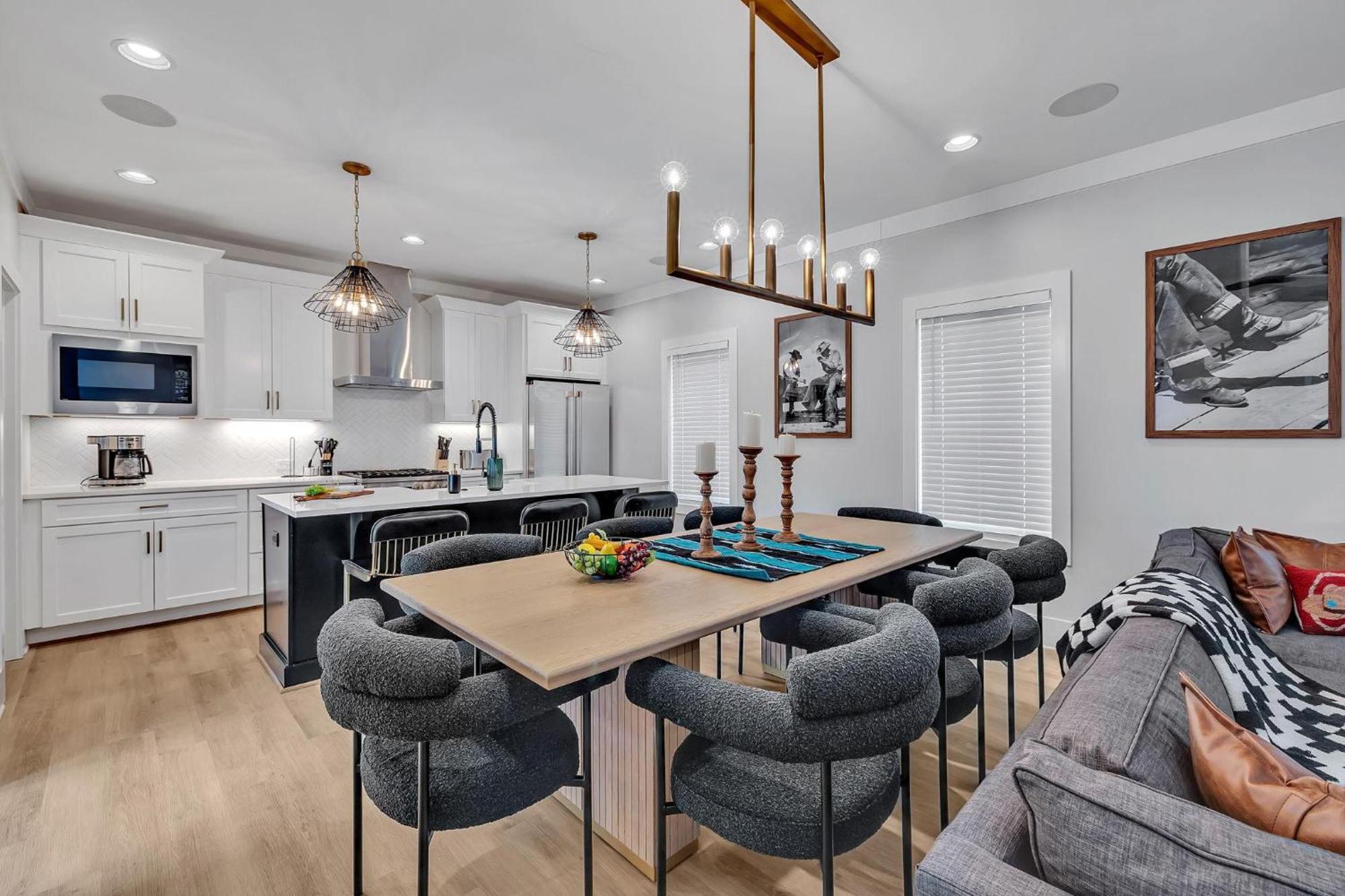 Resonant - 2 Townhomes - 2 Private Rooftop Decks *