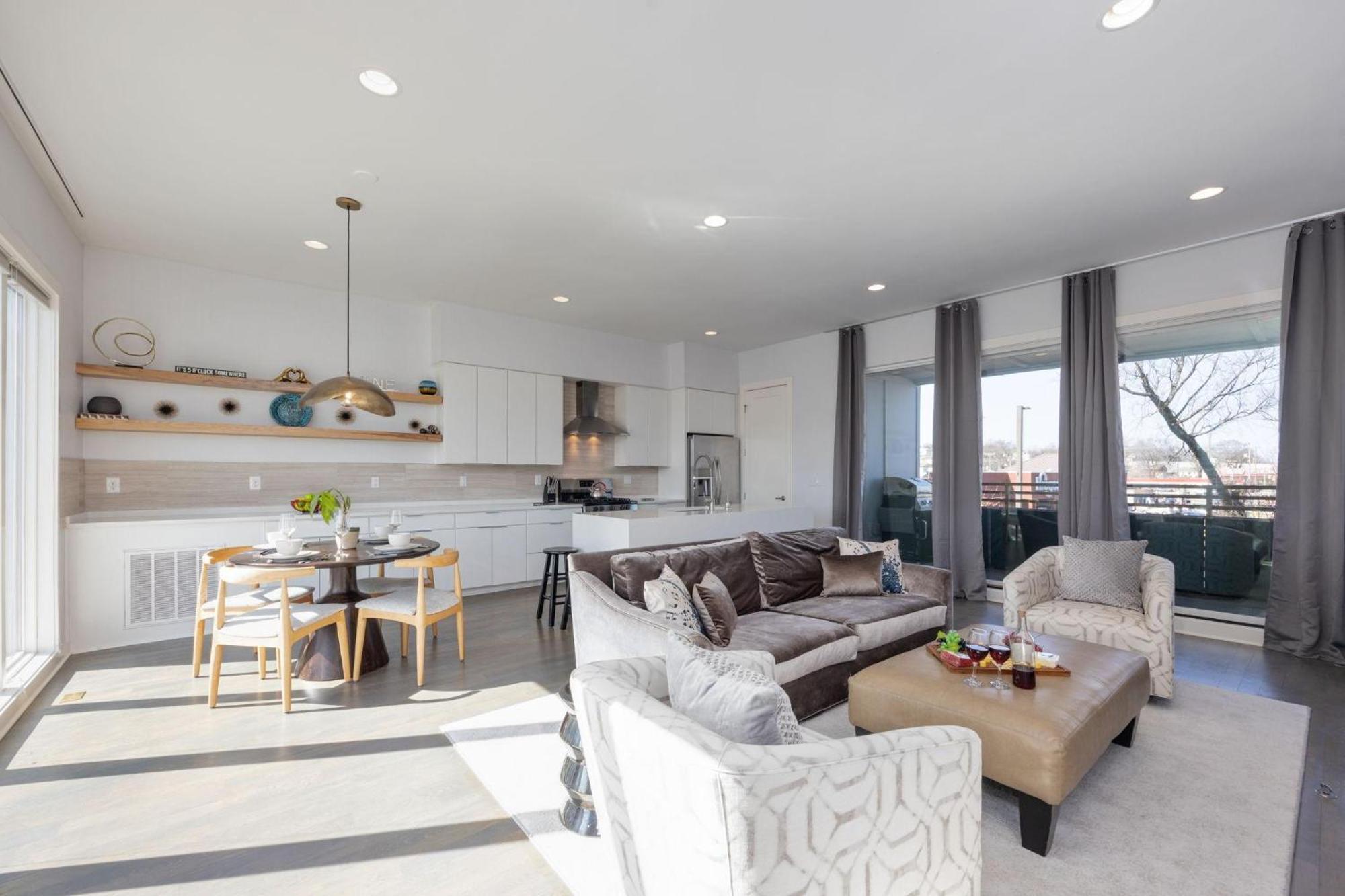 Notes - Sleeps 8 - Mins To Broadway! *