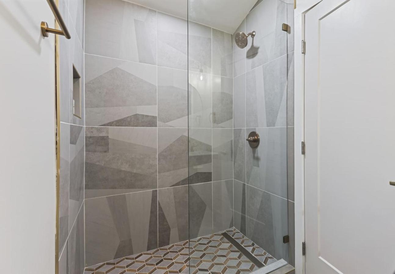 Vibrant Multi Building That Sleeps 48 With 7 Units *