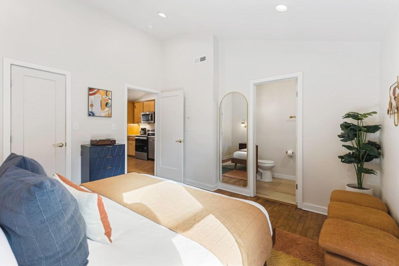 Vibrant Multi Building That Sleeps 48 With 7 Units