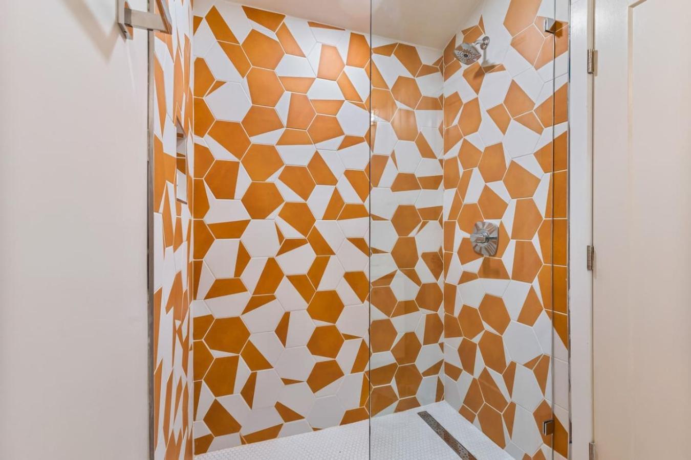 Holiday home Vibrant Multi Building That Sleeps 48 With 7 Units *