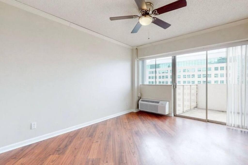 Traveling Professionals. Garage Parking. Downtown. Apartment Nashville