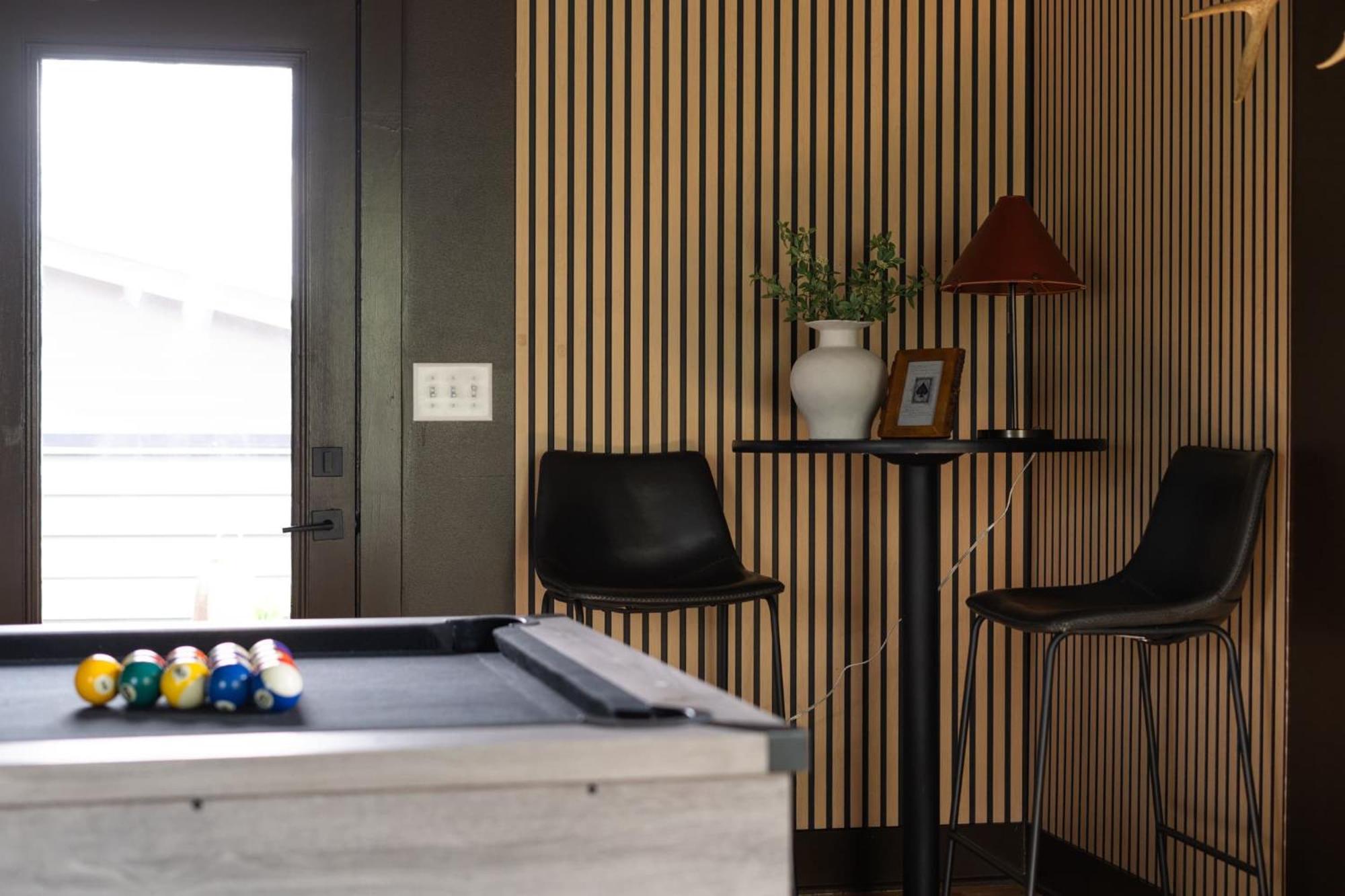 The Gambler - 9 Beds And Mins To Downtown Holiday home