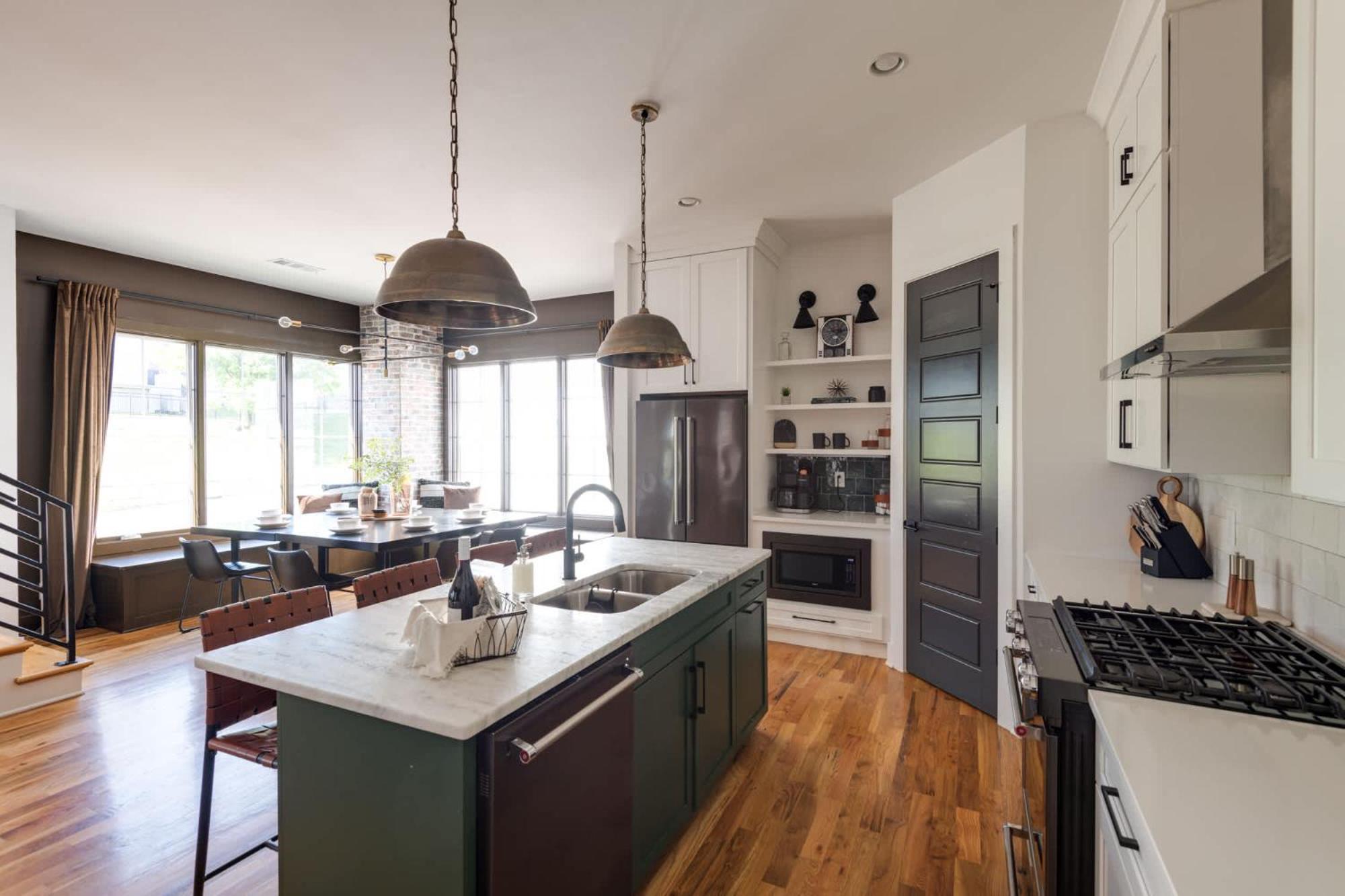 The Gambler - 9 Beds And Mins To Downtown Holiday home