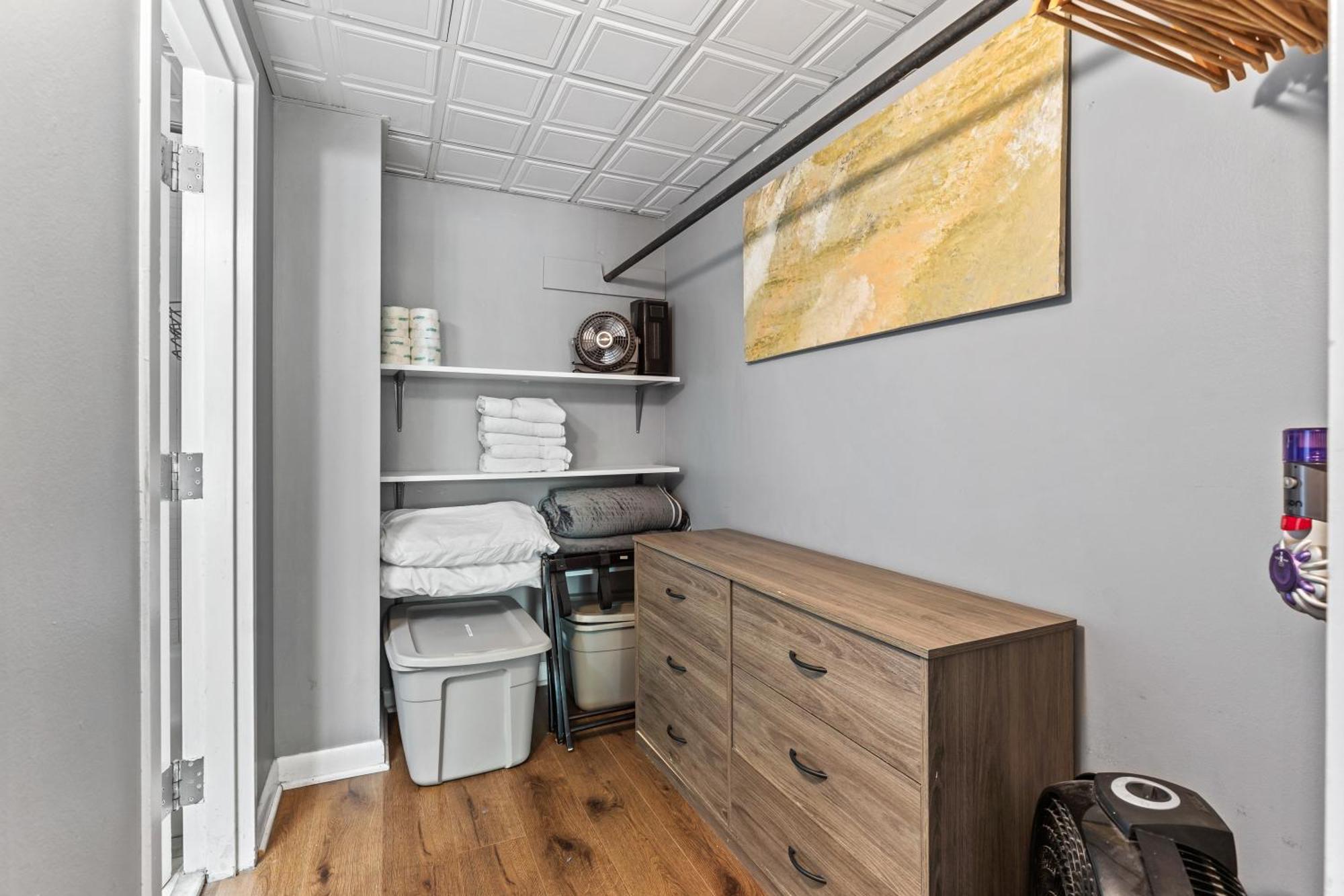 Famous Music Row 1 Bedroom With Free Parking And Pool Holiday home *