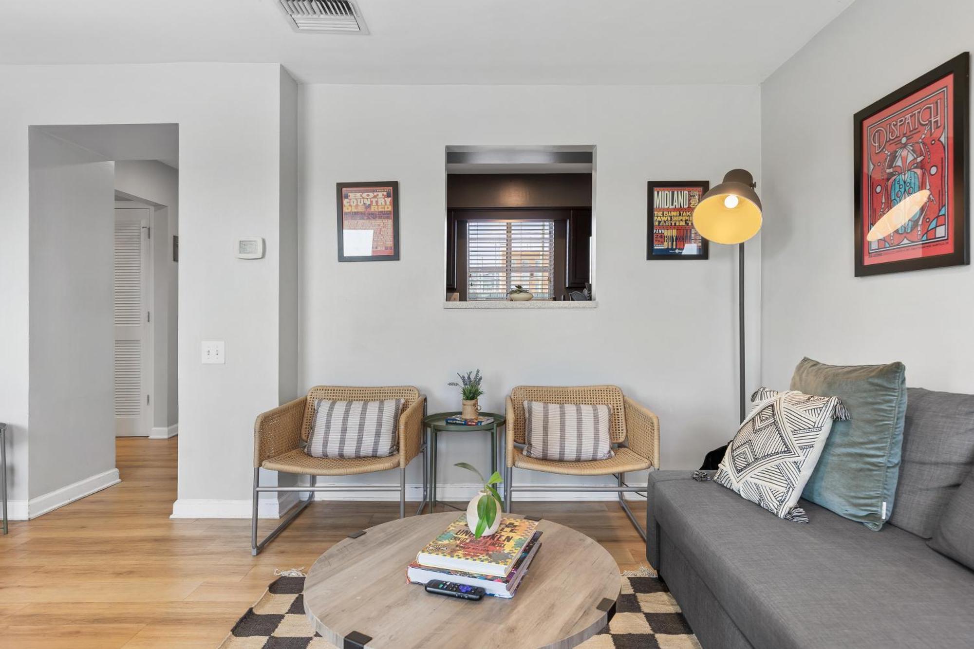 Oasis Walk To Broadway With Pool, Parking, Gym And Patio Apartment Nashville