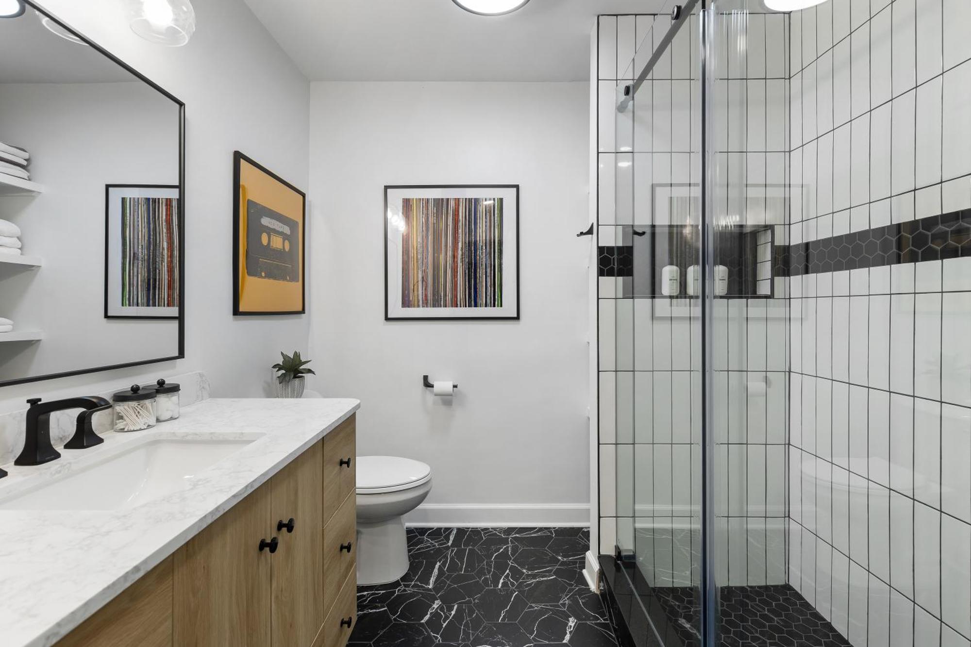 Oasis Walk To Broadway With Pool, Parking, Gym And Patio Nashville