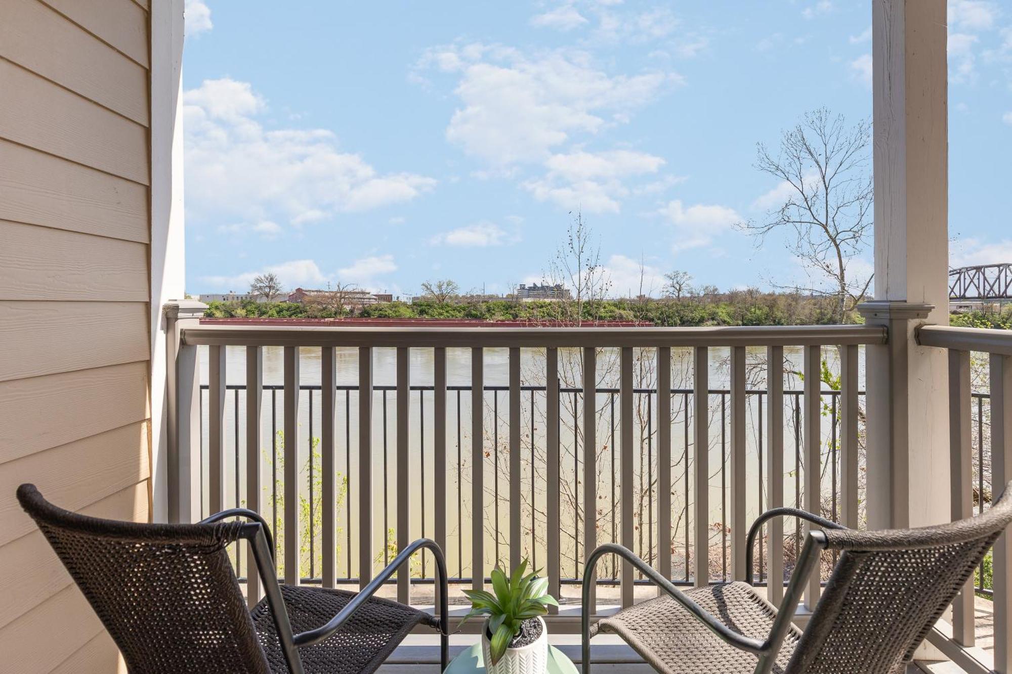 Oasis Walk To Broadway With Pool, Parking, Gym And Patio Apartment Nashville