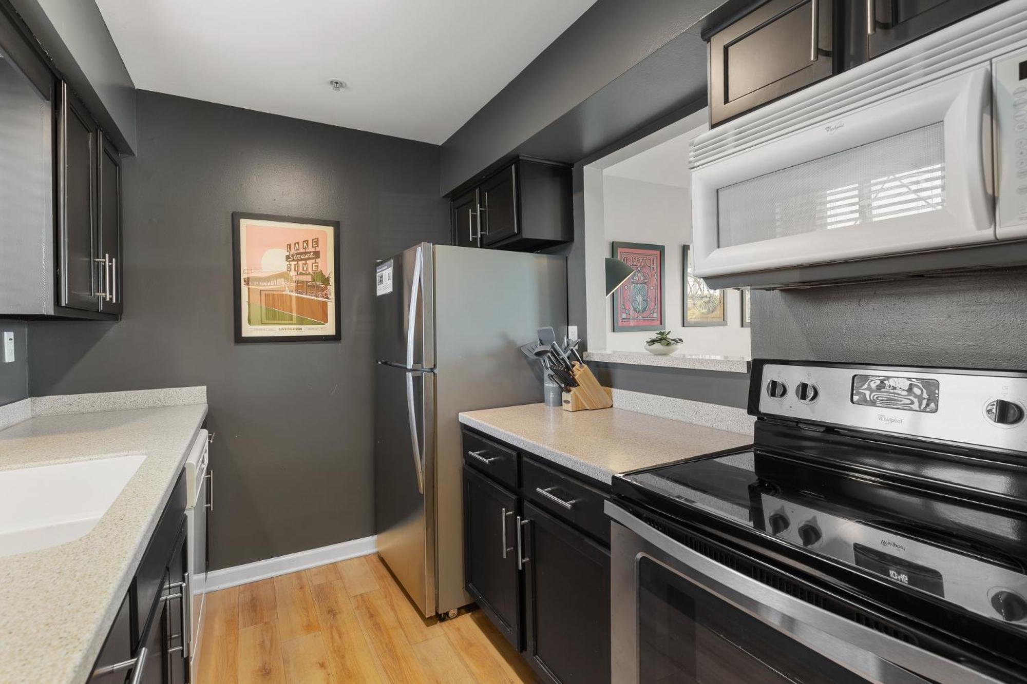 Oasis Walk To Broadway With Pool, Parking, Gym And Patio * Nashville